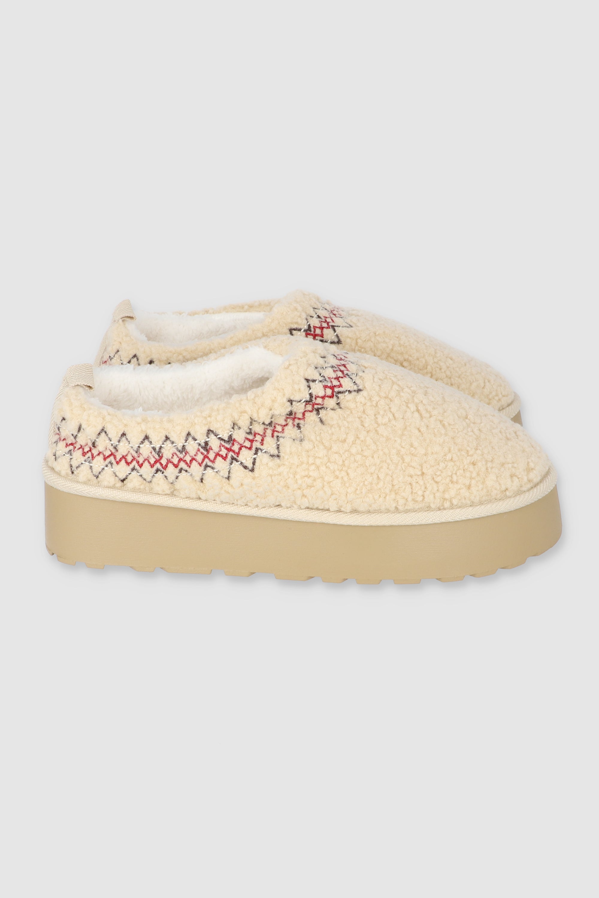 Pantufla zueco teddy bordado