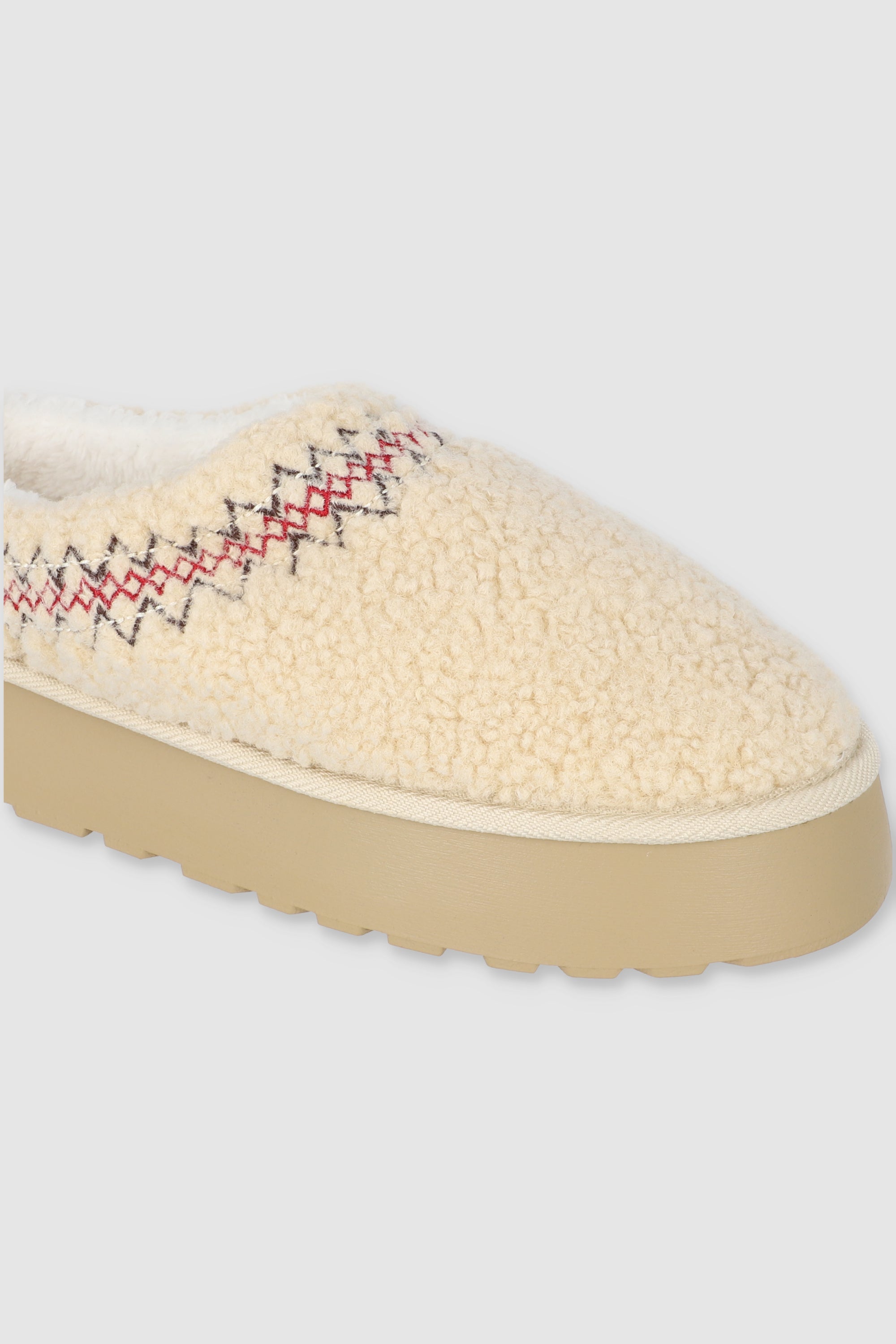 Pantufla zueco teddy bordado