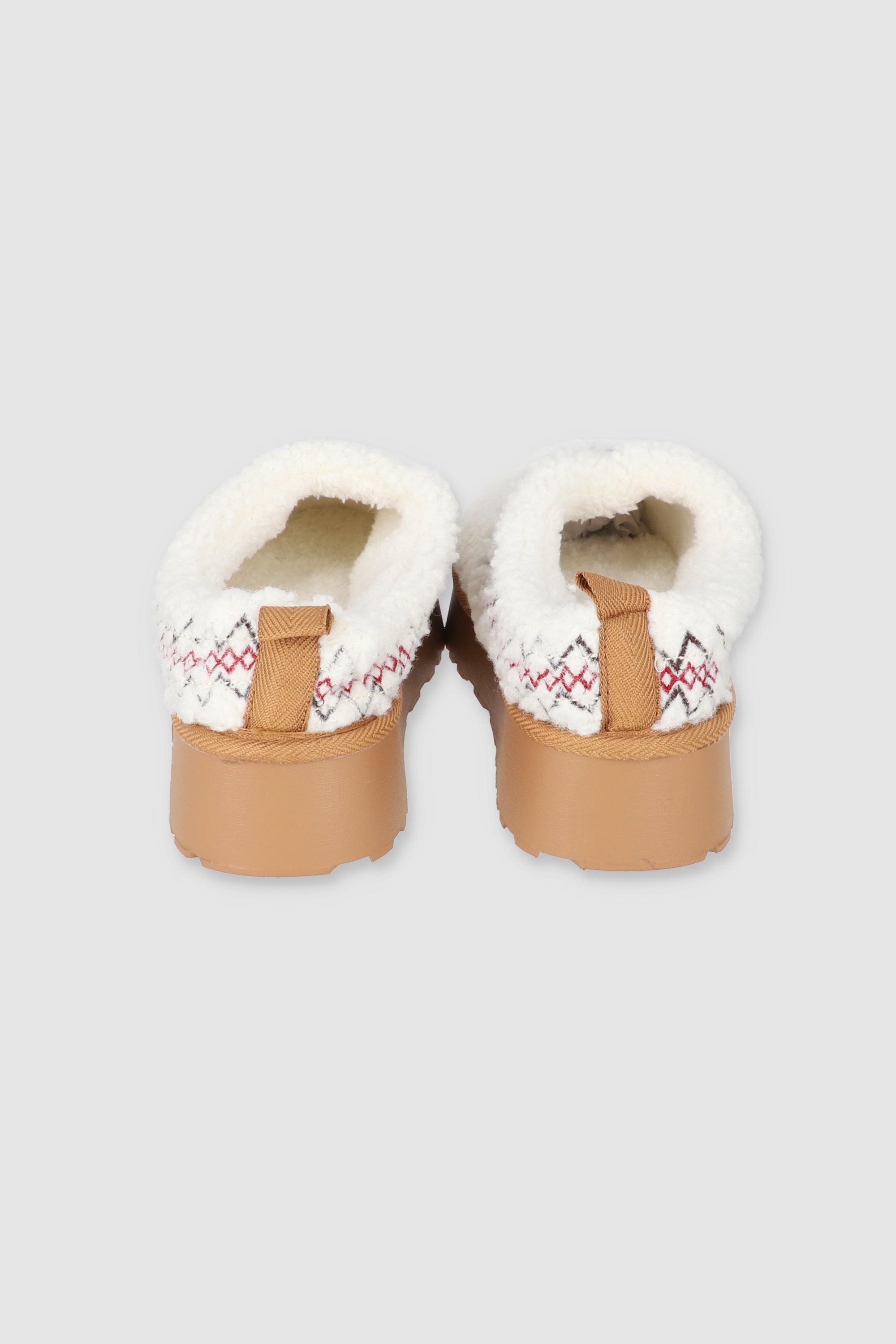 Pantufla zueco teddy bordado