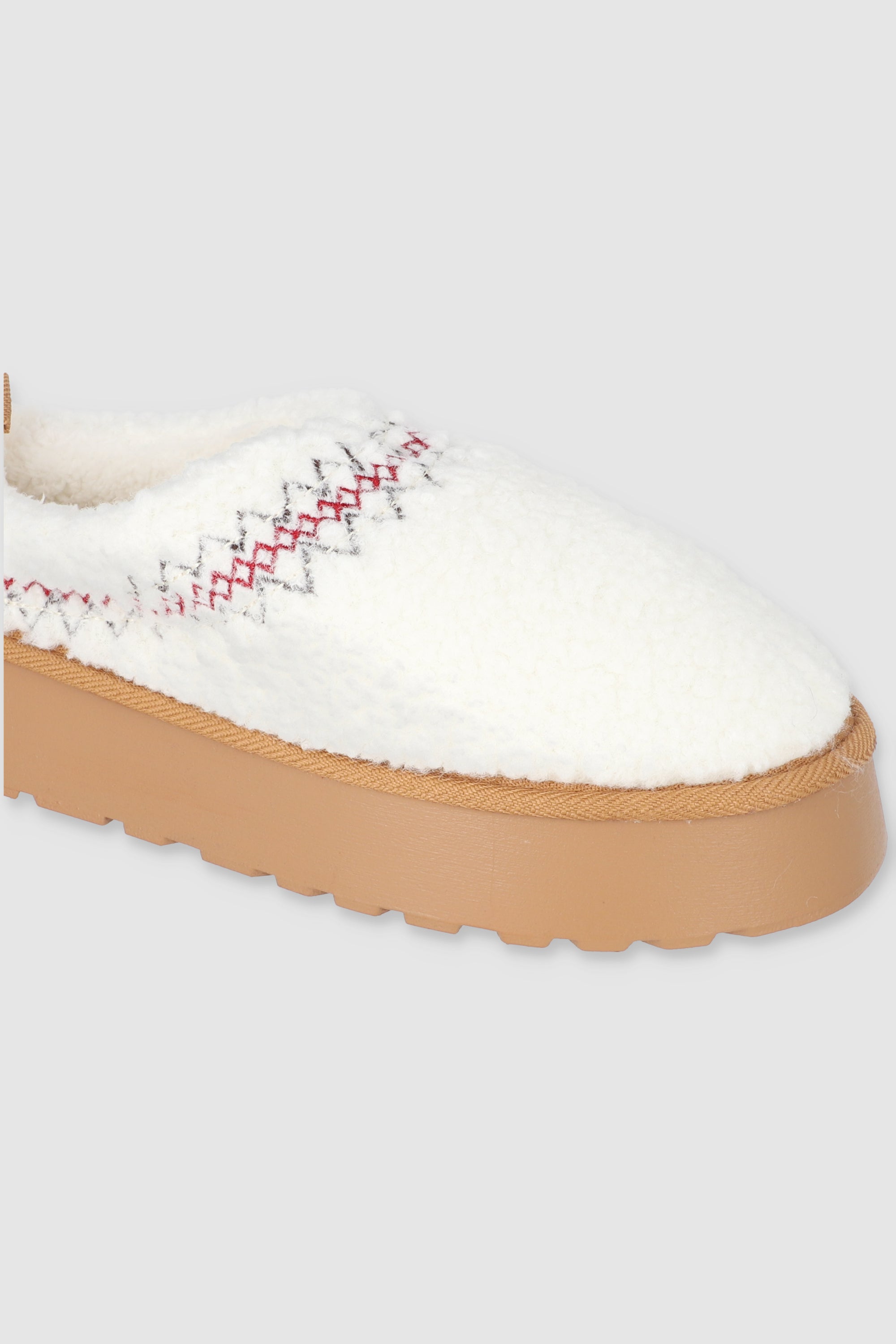 Pantufla zueco teddy bordado