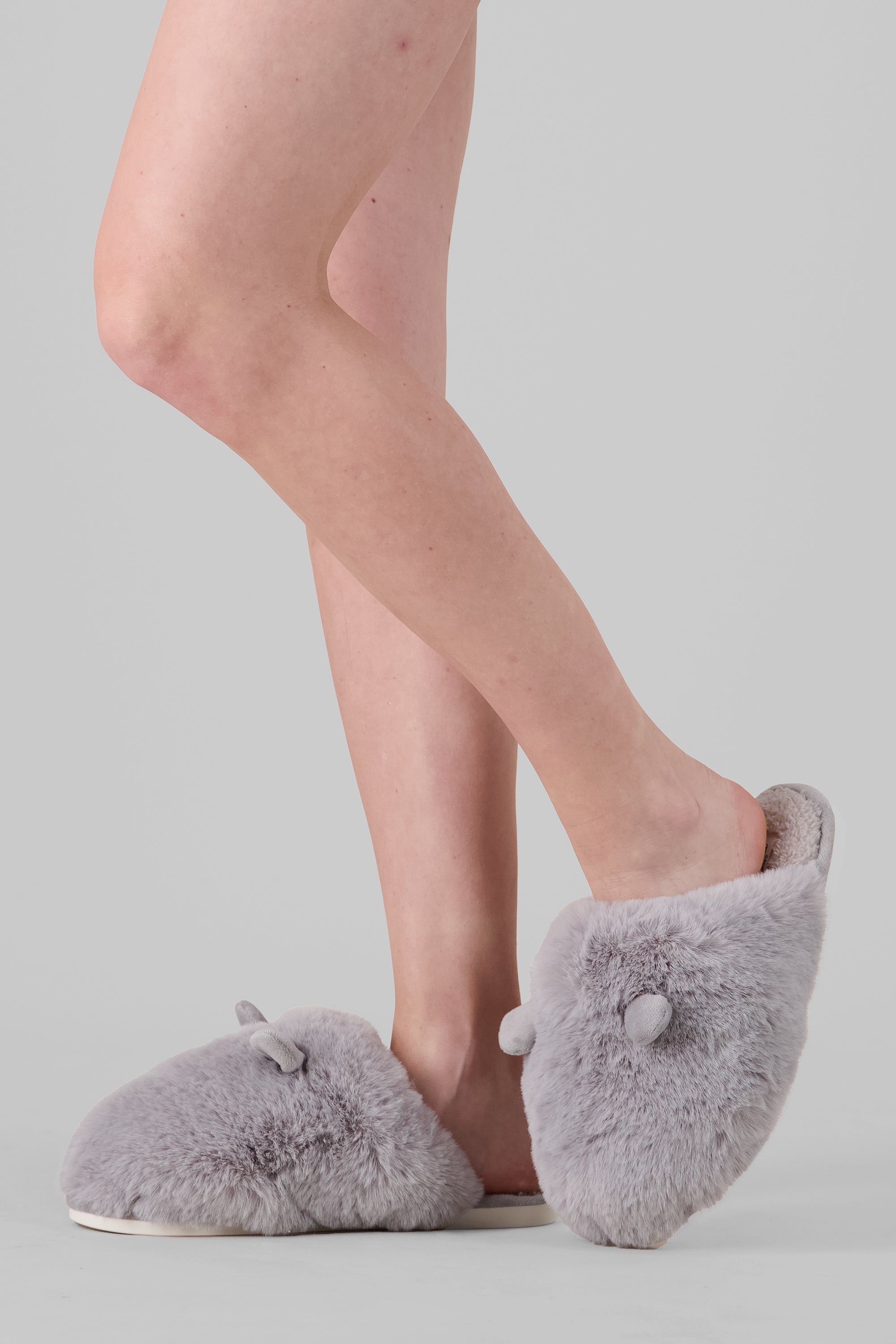 Pantufla fluffy orejitas GRIS