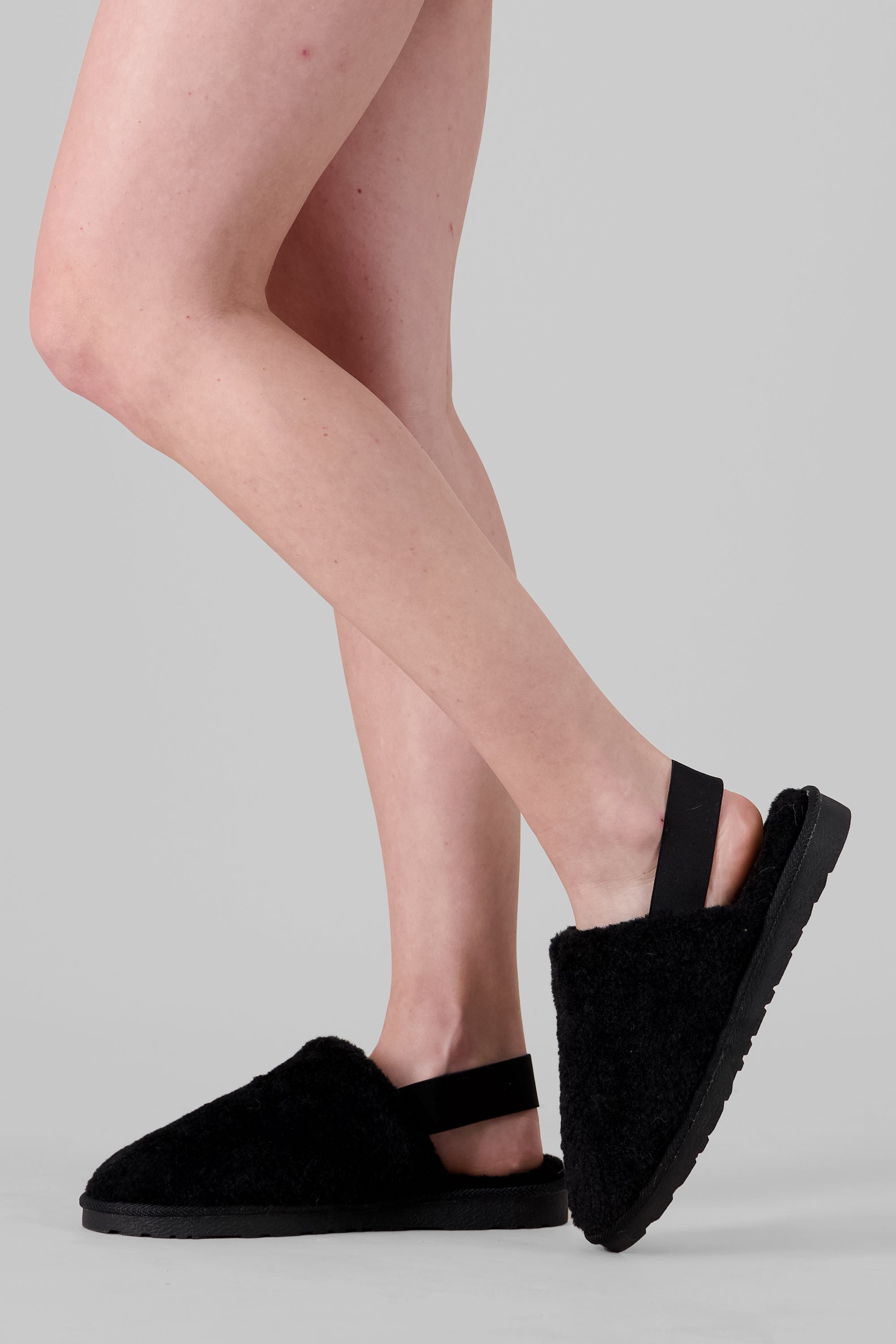 Pantufla fluffy elastico NEGRO