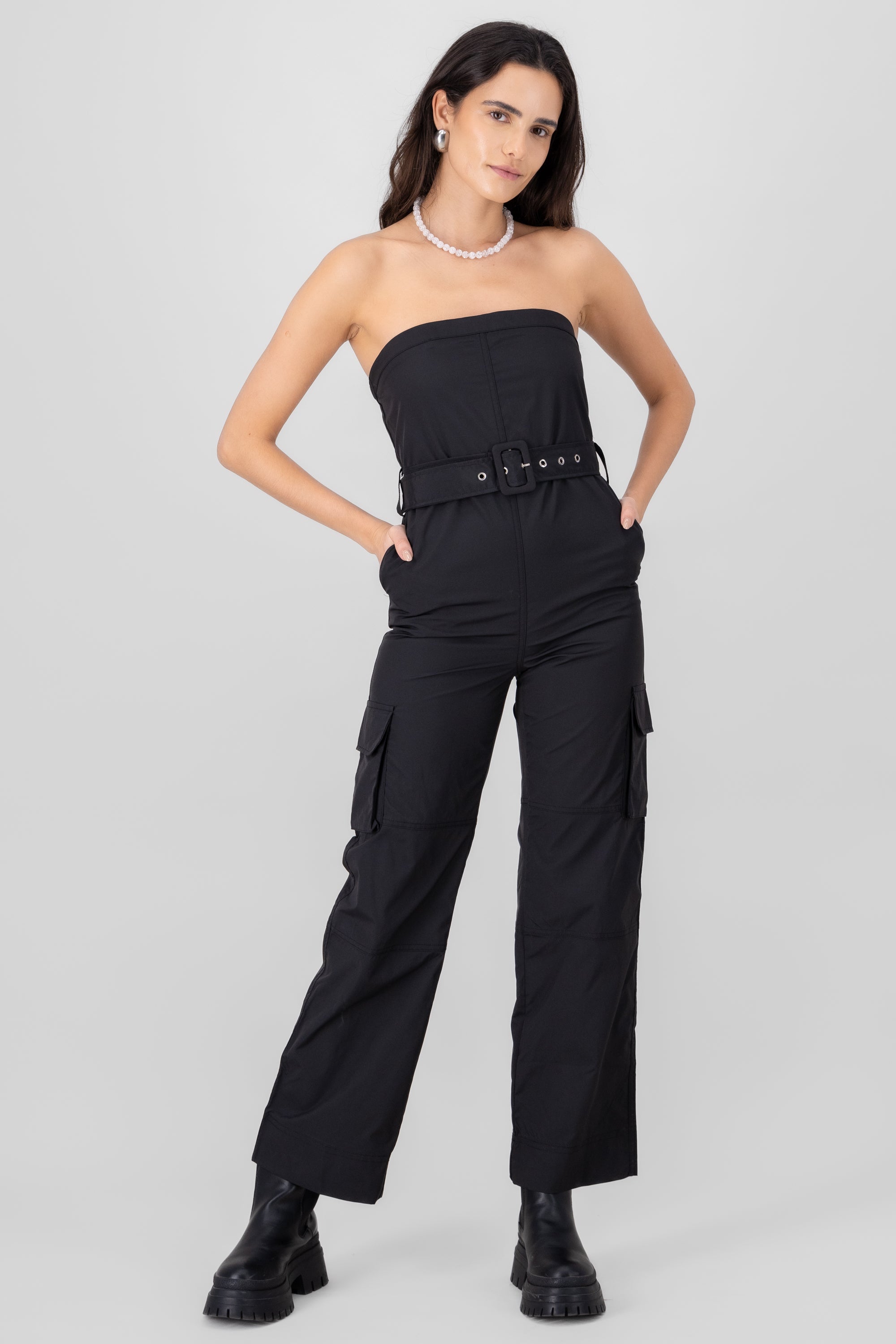 Jumpsuit liso con cinturon NEGRO