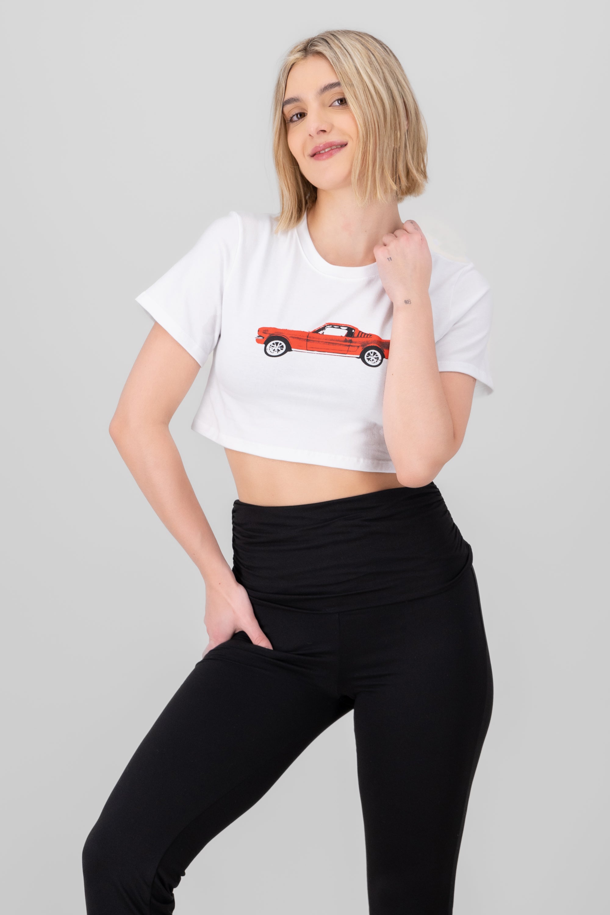 Playera corta estampado coche BLANCO COMBO