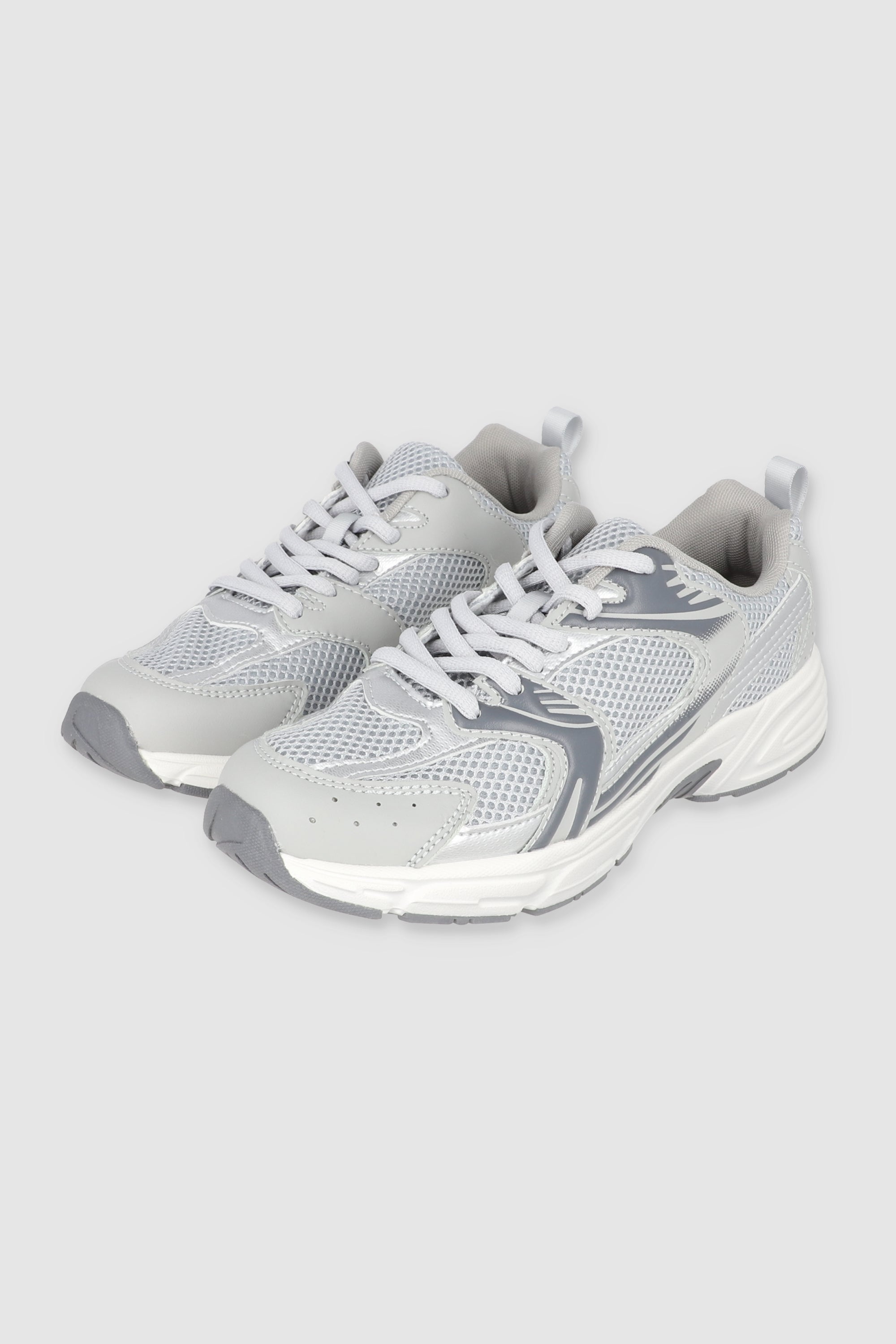 Tenis runner contrastes metalicos GRIS