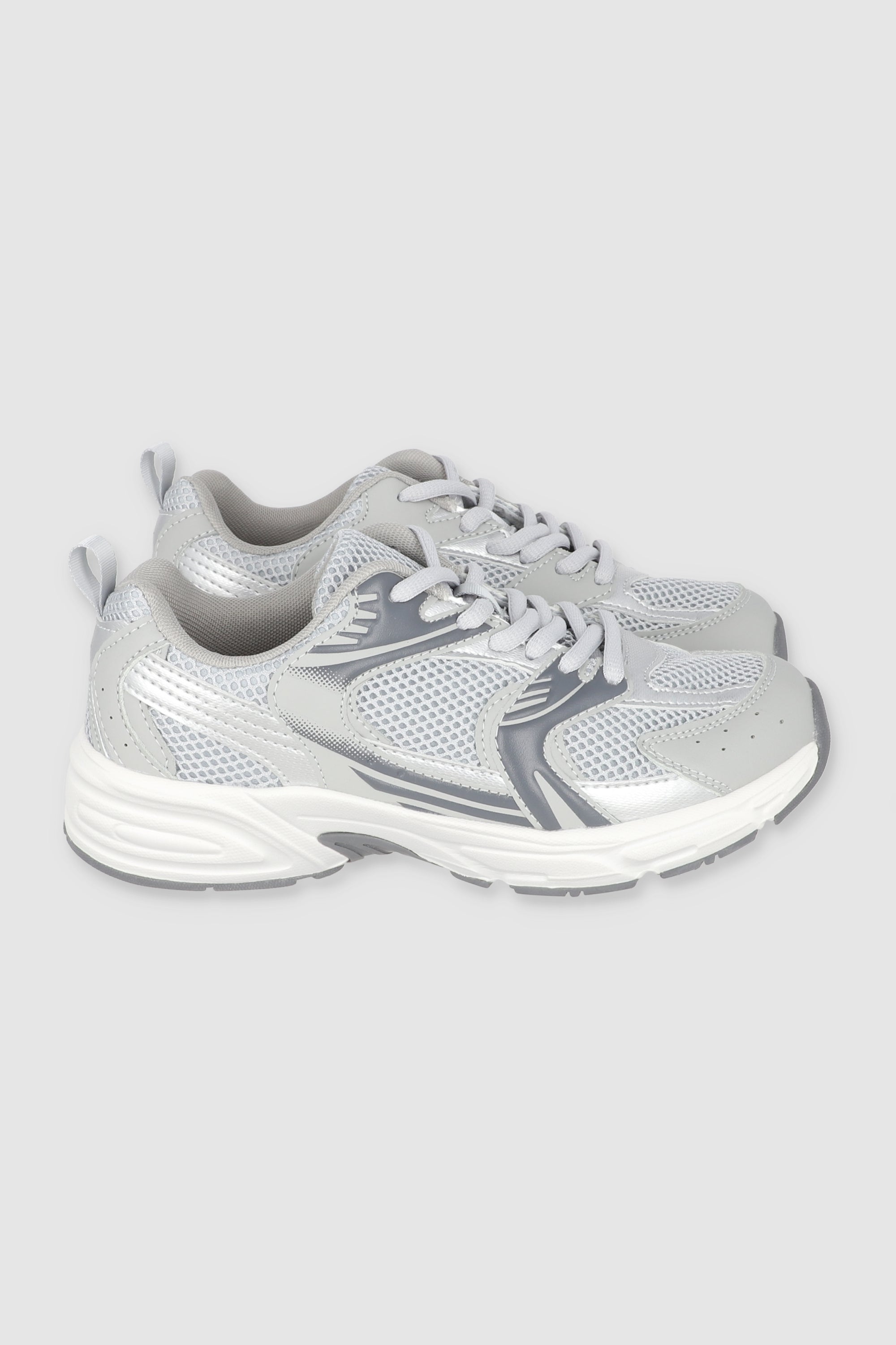 Tenis runner contrastes metalicos GRIS