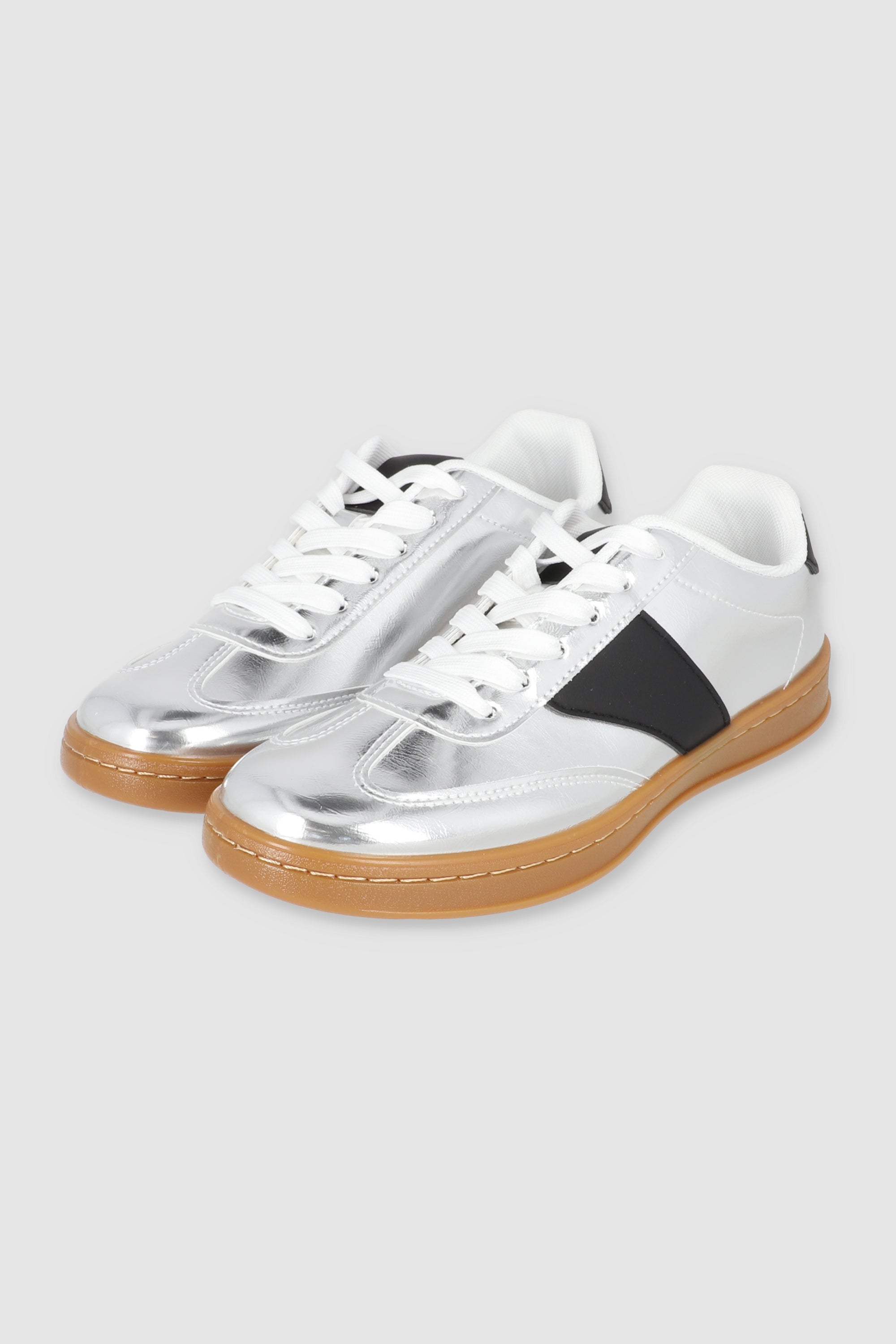 Tenis casual metalico linea PLATA