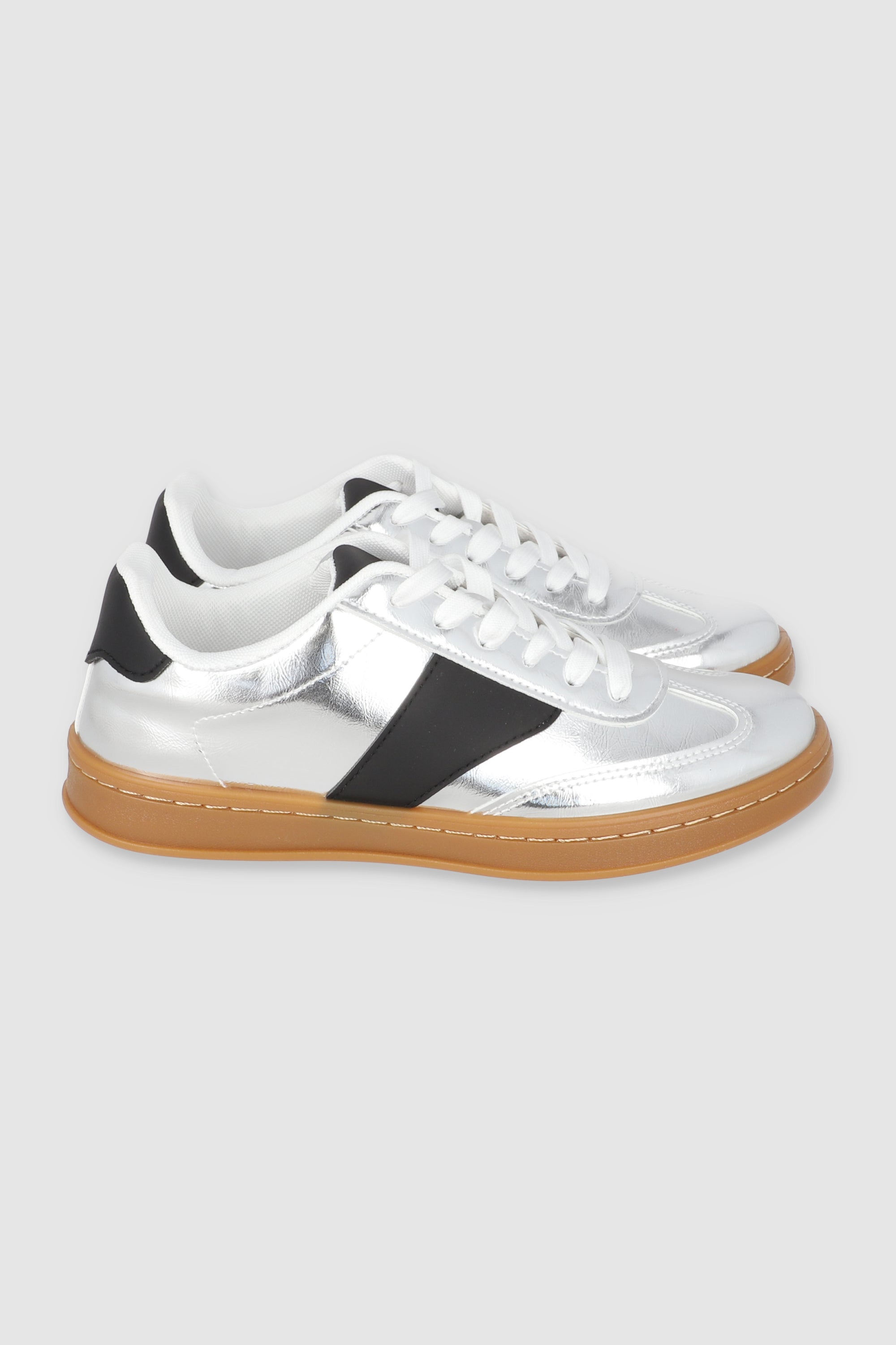 Tenis casual metalico linea PLATA