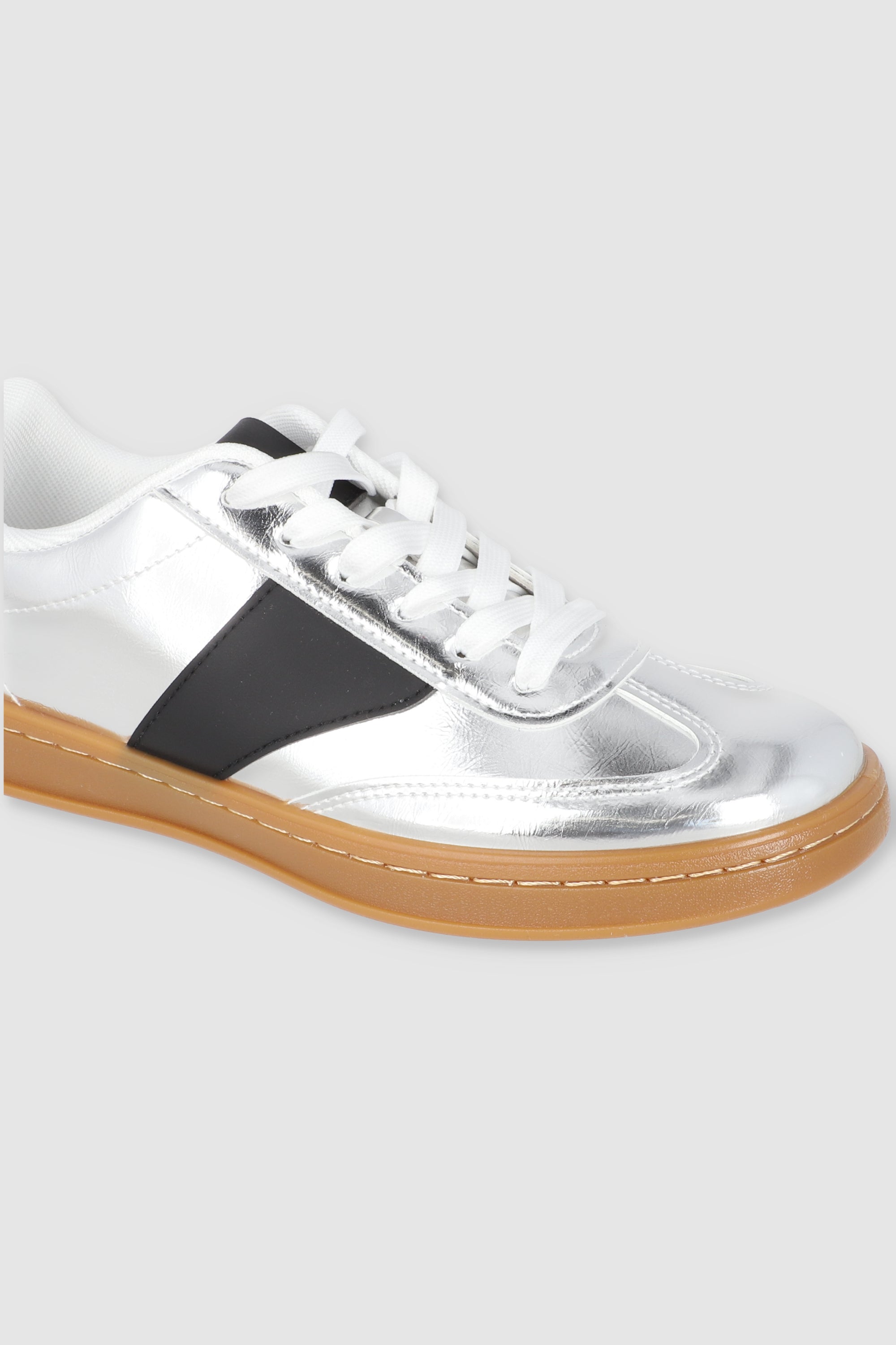 Tenis casual metalico linea PLATA