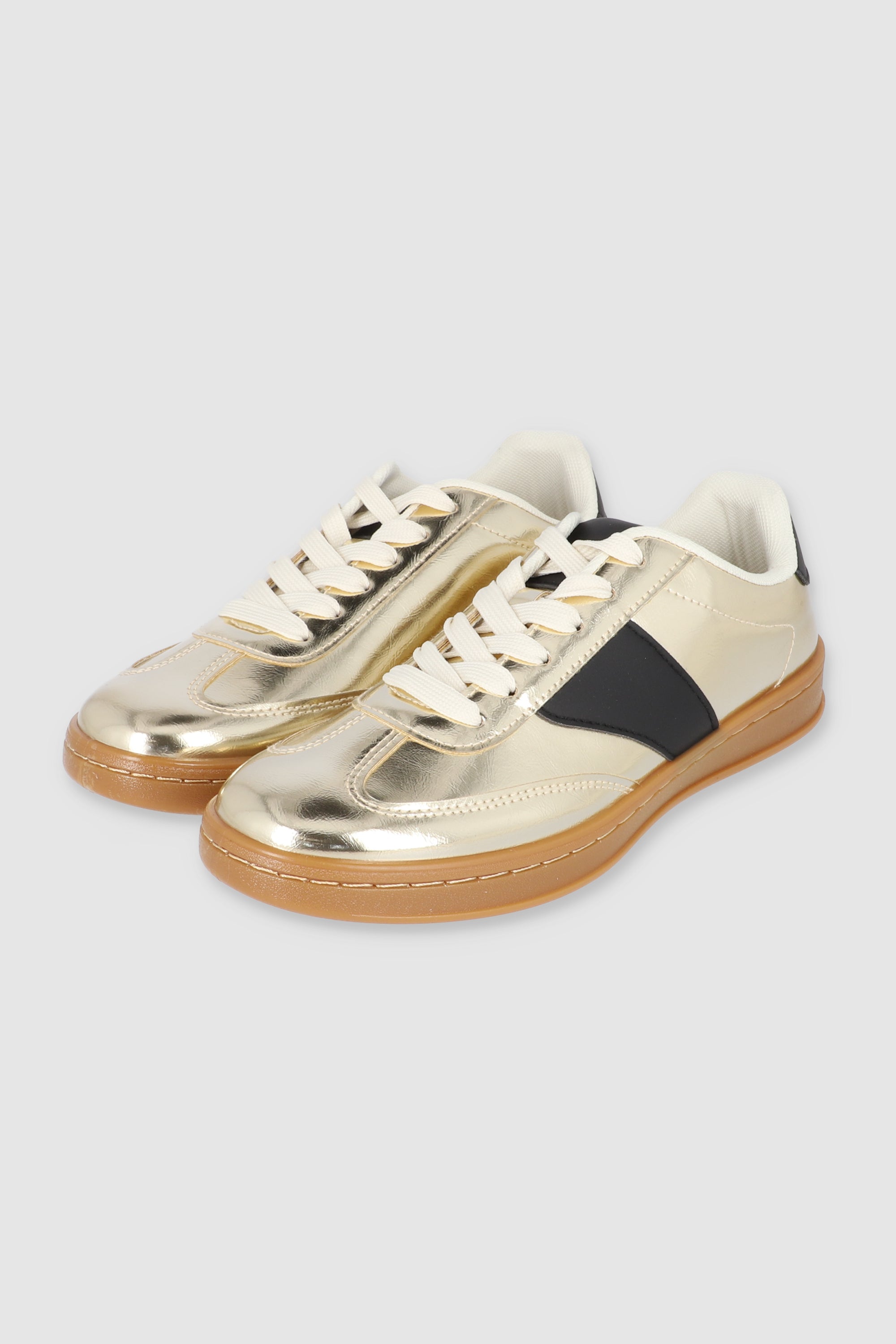 Tenis casual metalico linea ORO