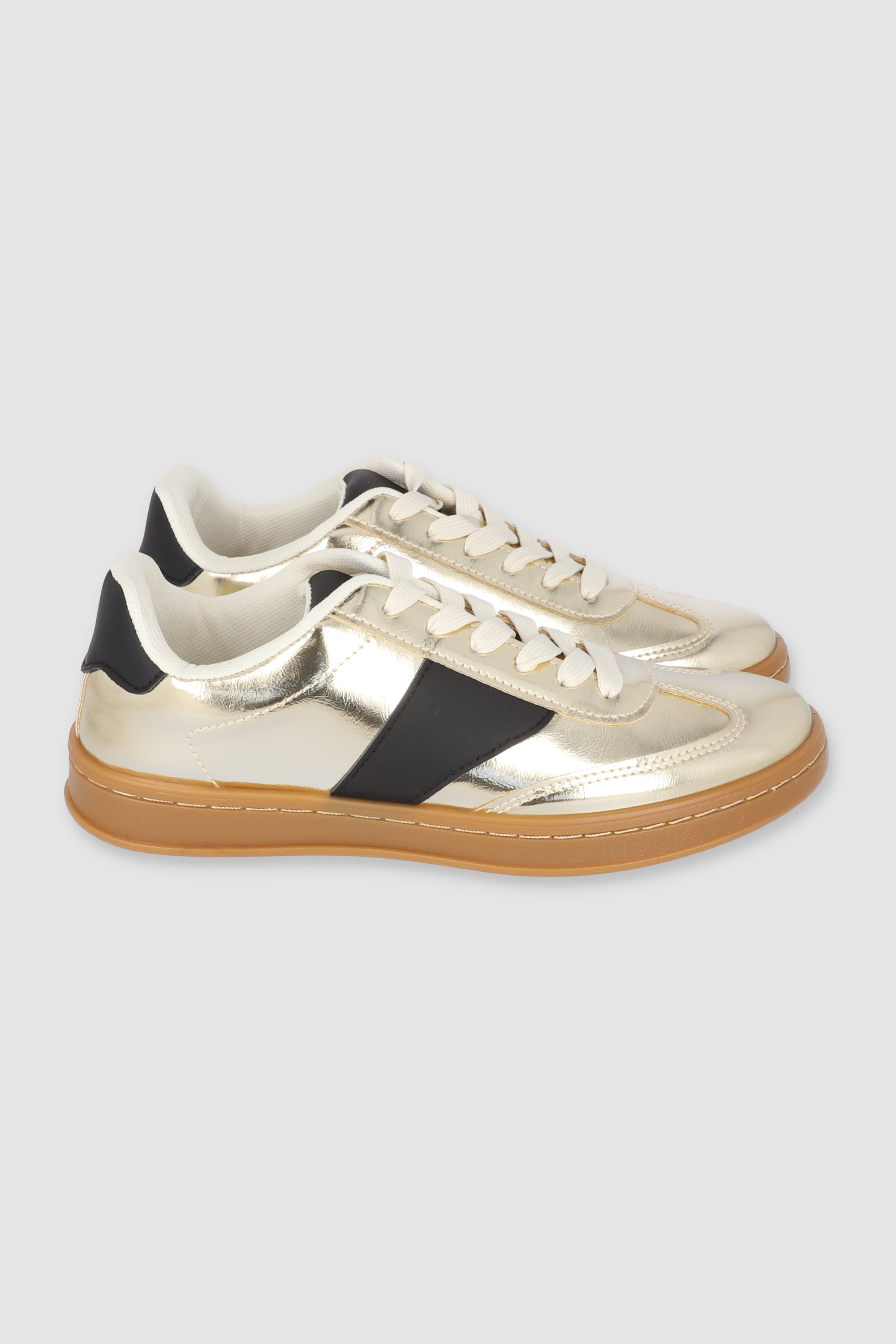 Tenis casual metalico linea ORO