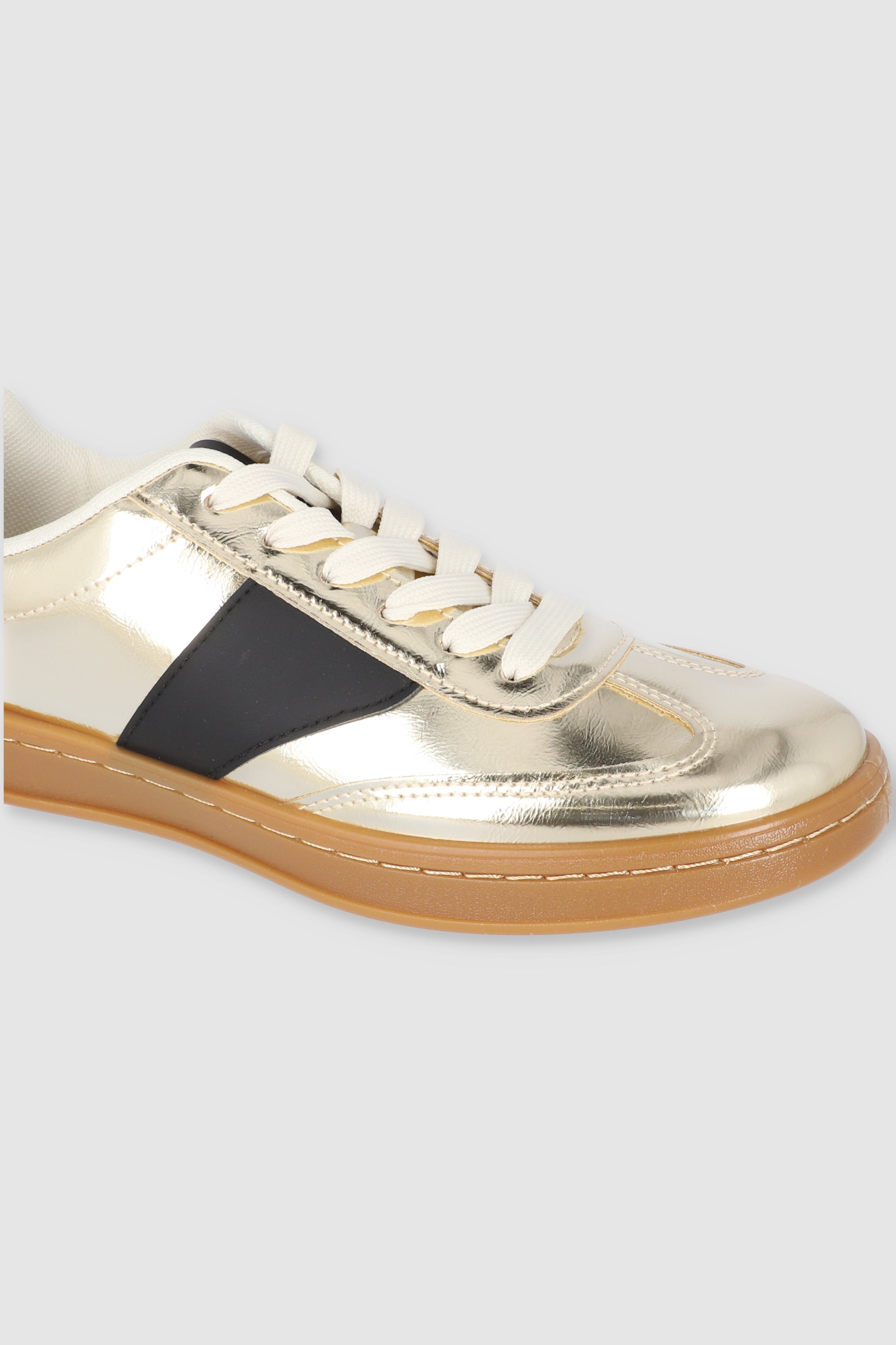 Tenis casual metalico linea ORO