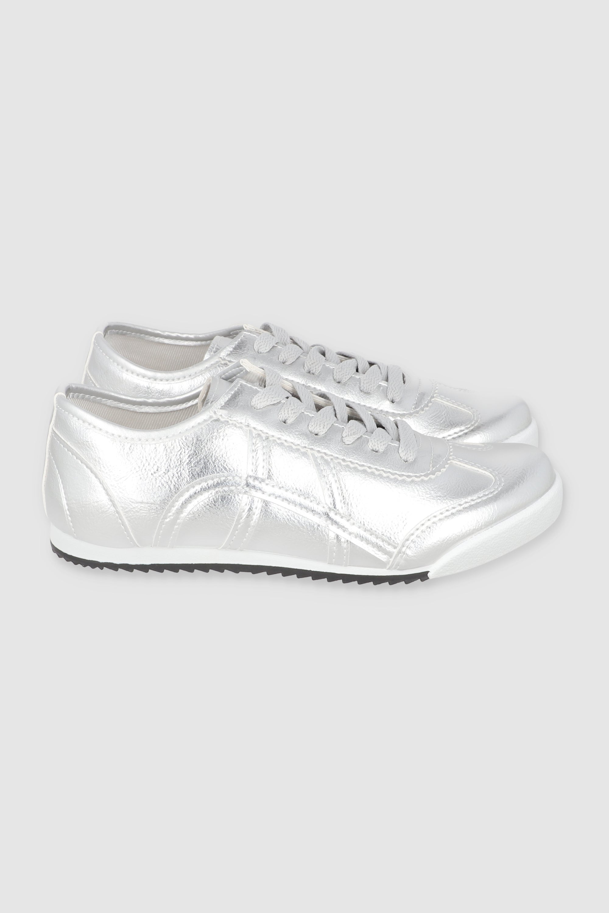 Tenis casual lineas metalico PLATA