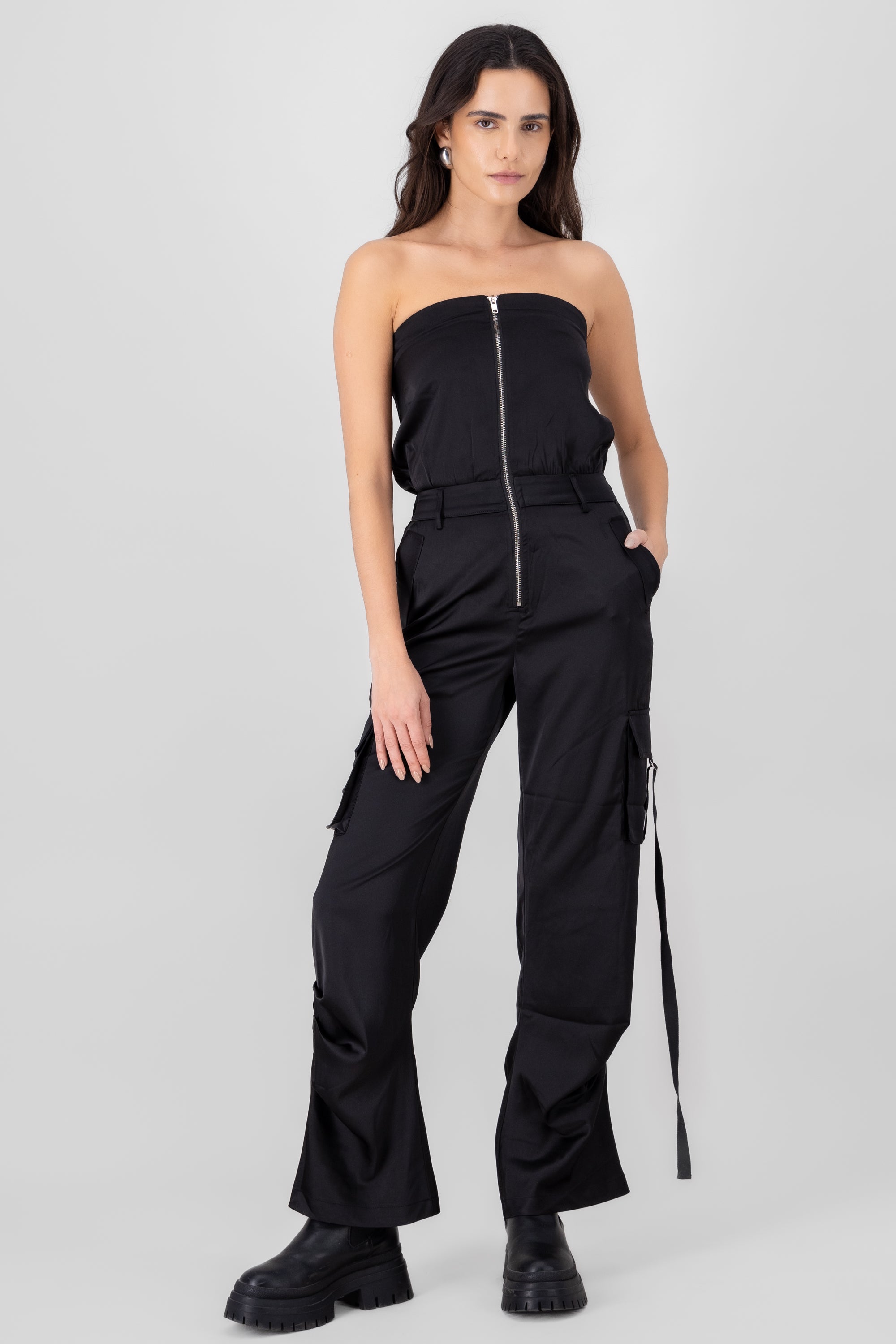 Jumpsuit satin cargo liso NEGRO