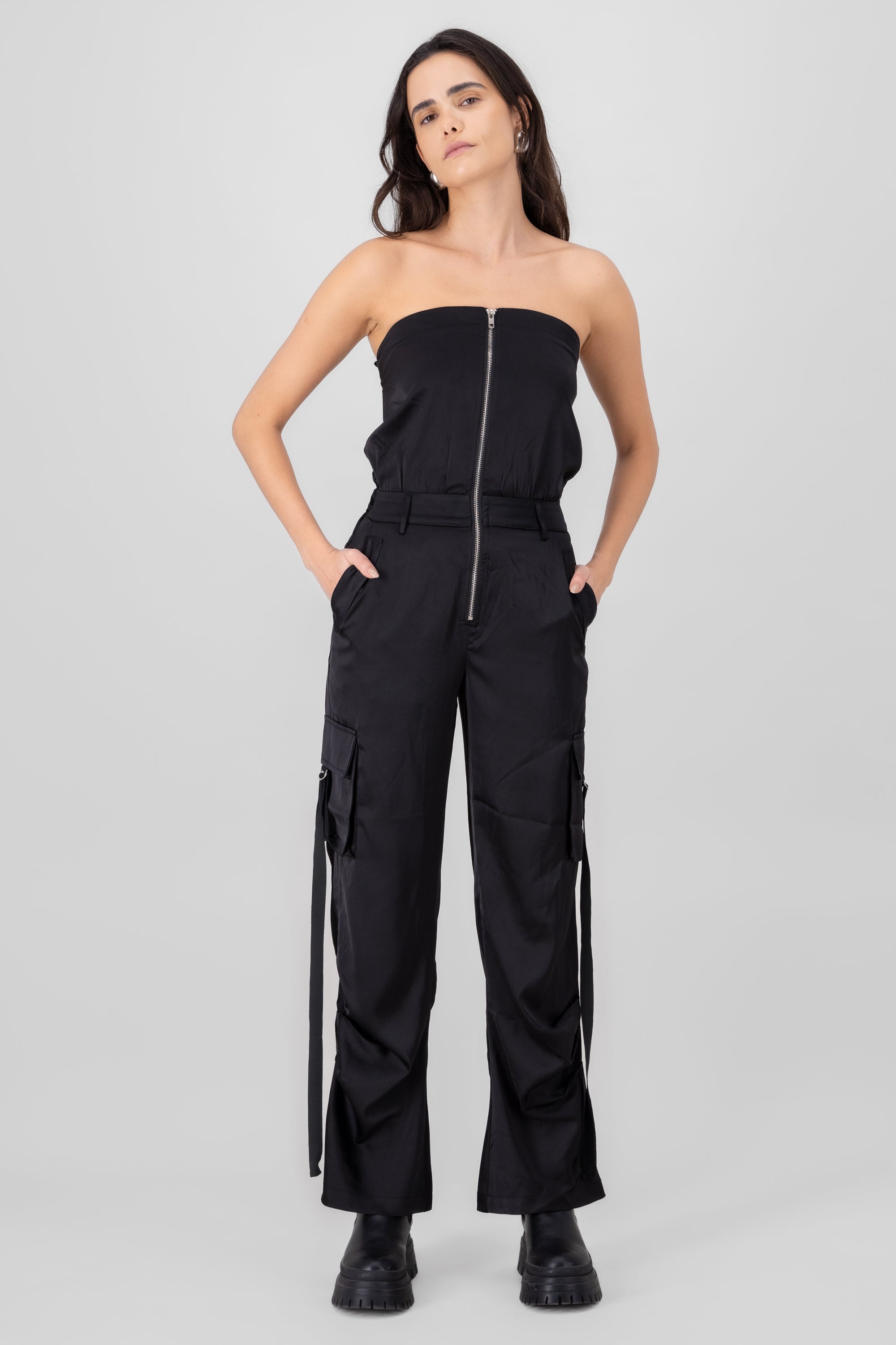 Jumpsuit satin cargo liso NEGRO