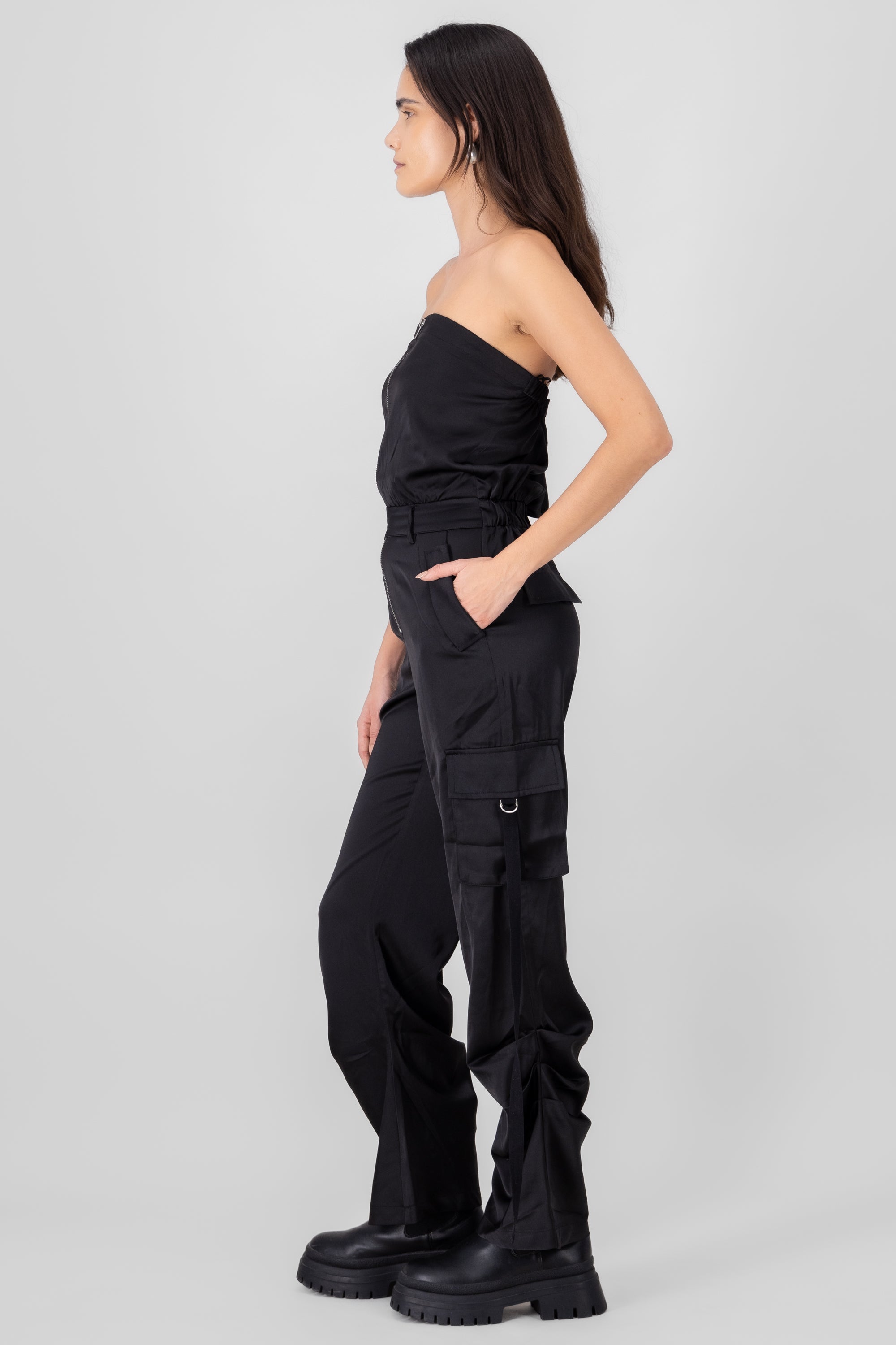 Jumpsuit satin cargo liso NEGRO