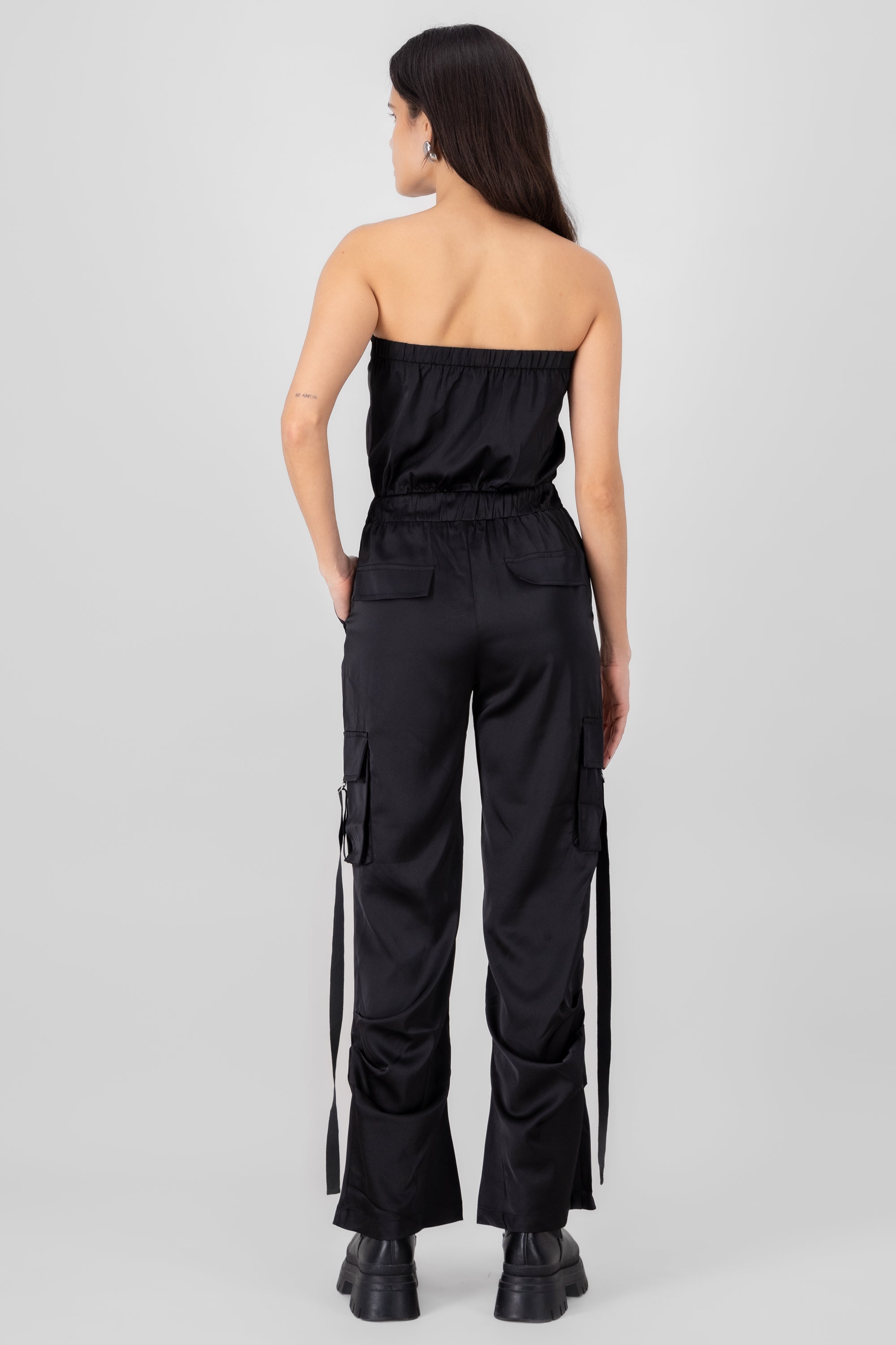 Jumpsuit satin cargo liso NEGRO