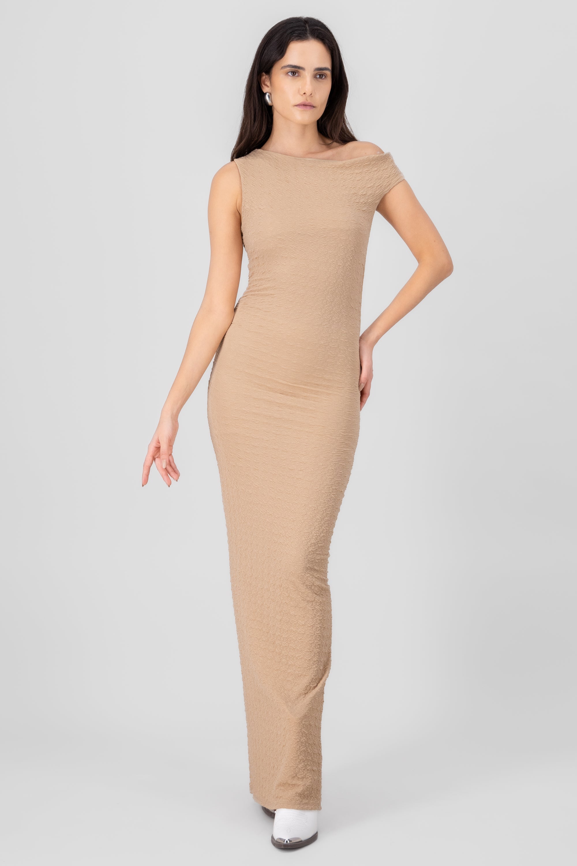 Vestido maxi textura mangas asimetrico KHAKI