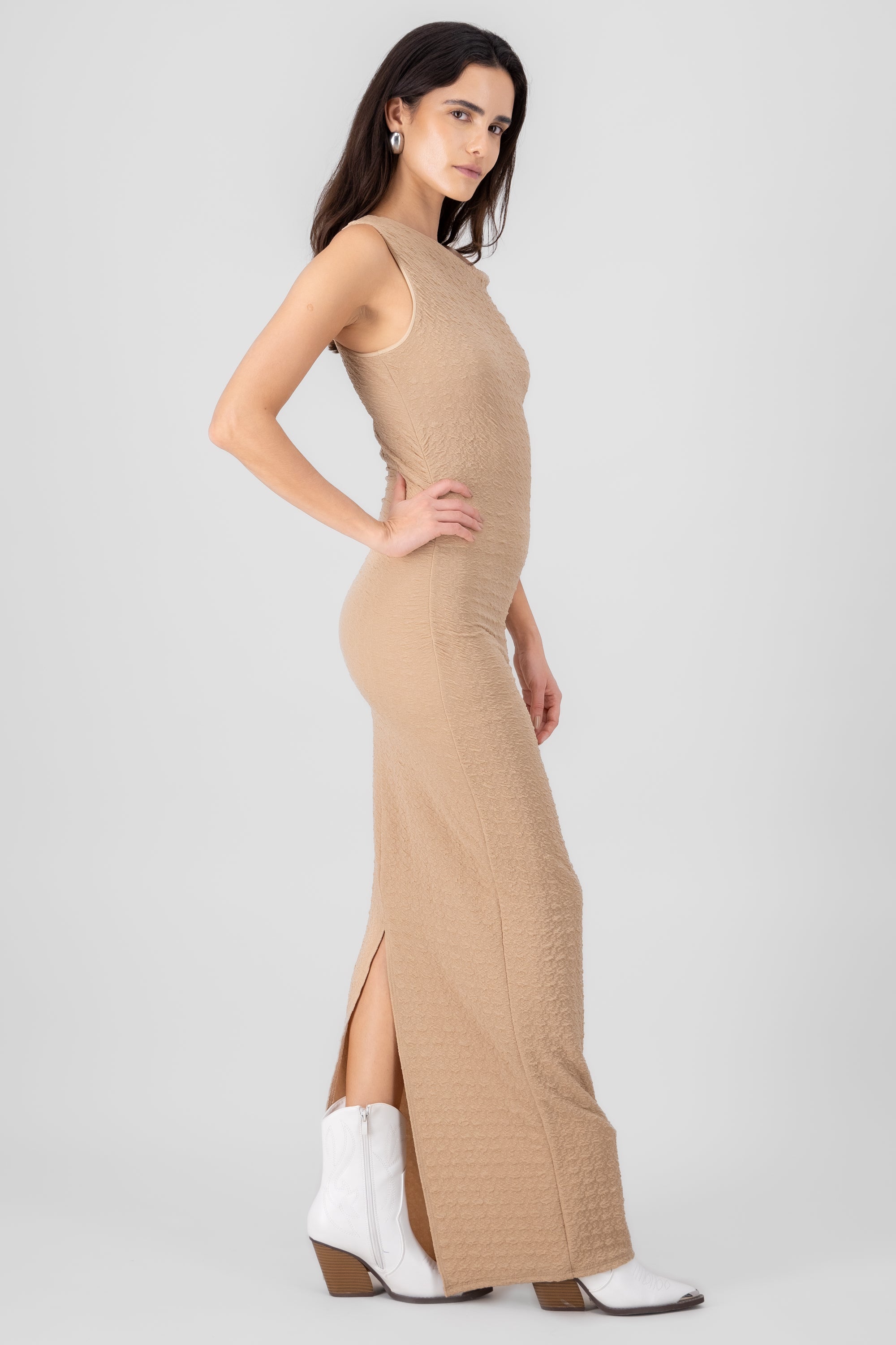 Vestido maxi textura mangas asimetrico KHAKI