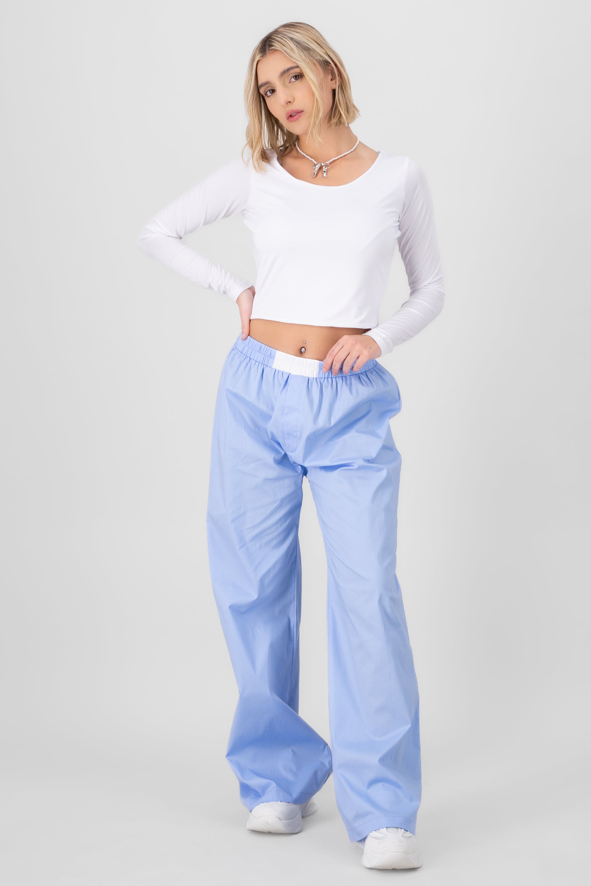 Pantalon amplio liso detalle pretina AZUL