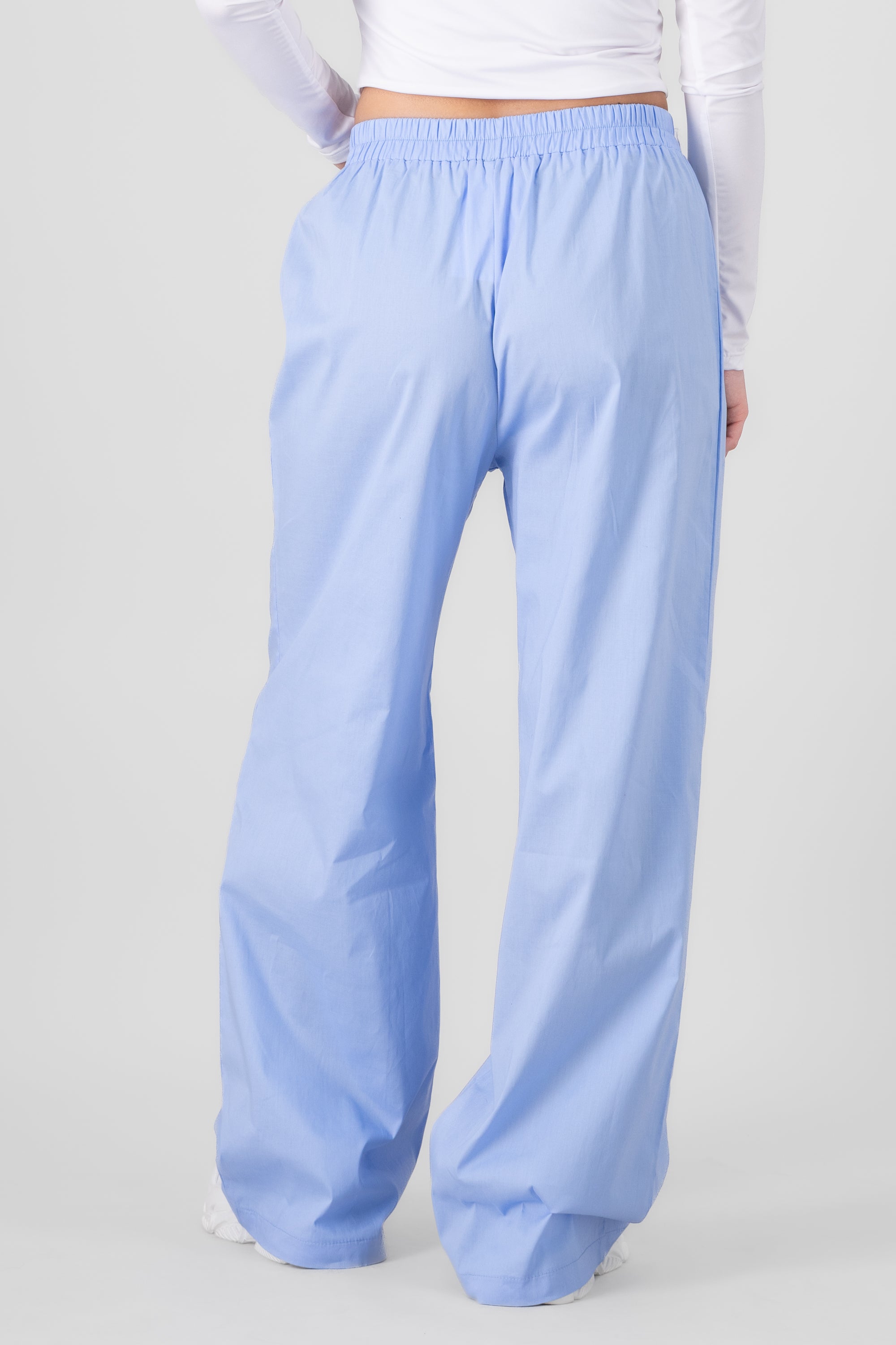 Pantalon amplio liso detalle pretina AZUL