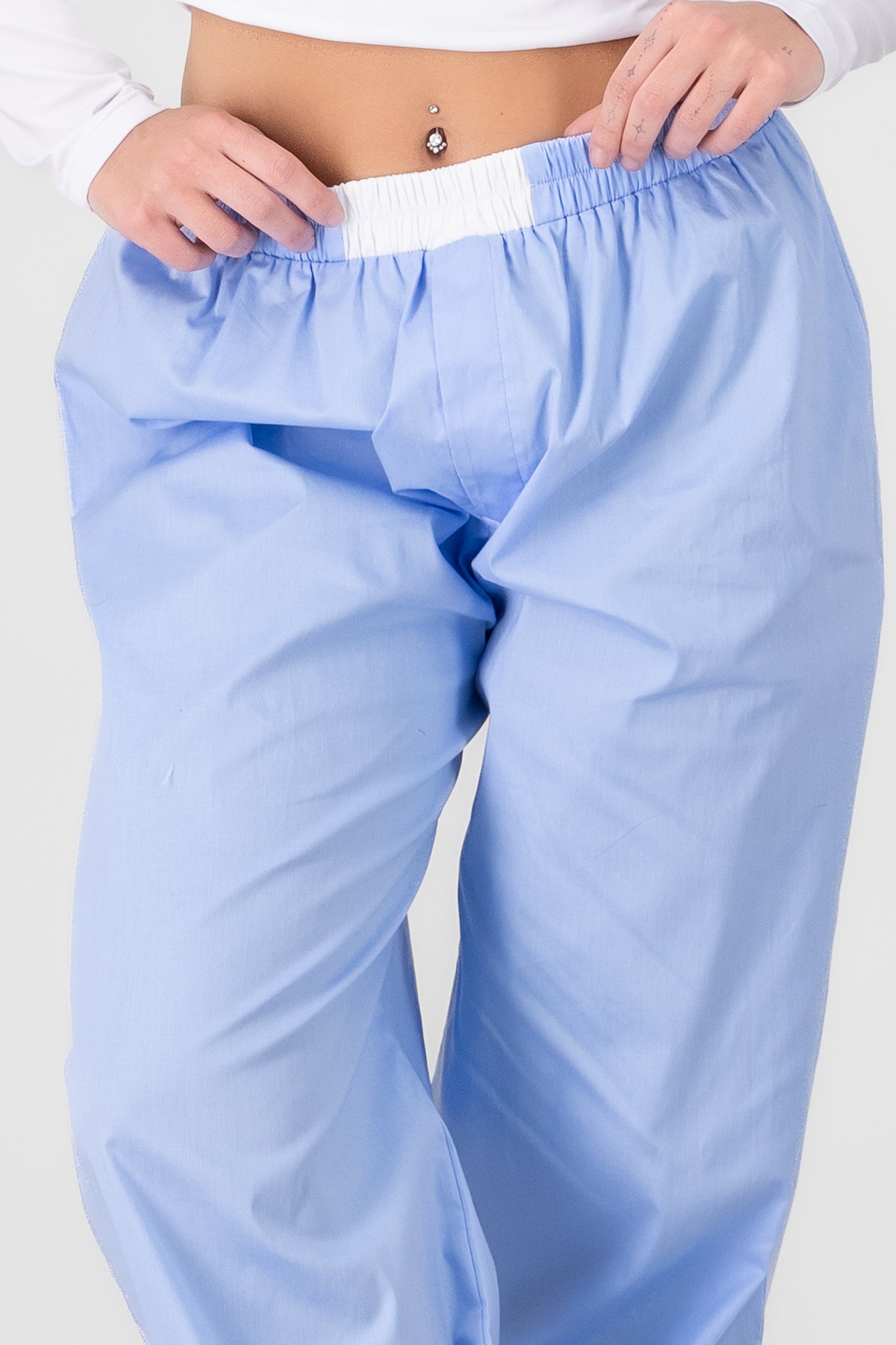 Pantalon amplio liso detalle pretina AZUL