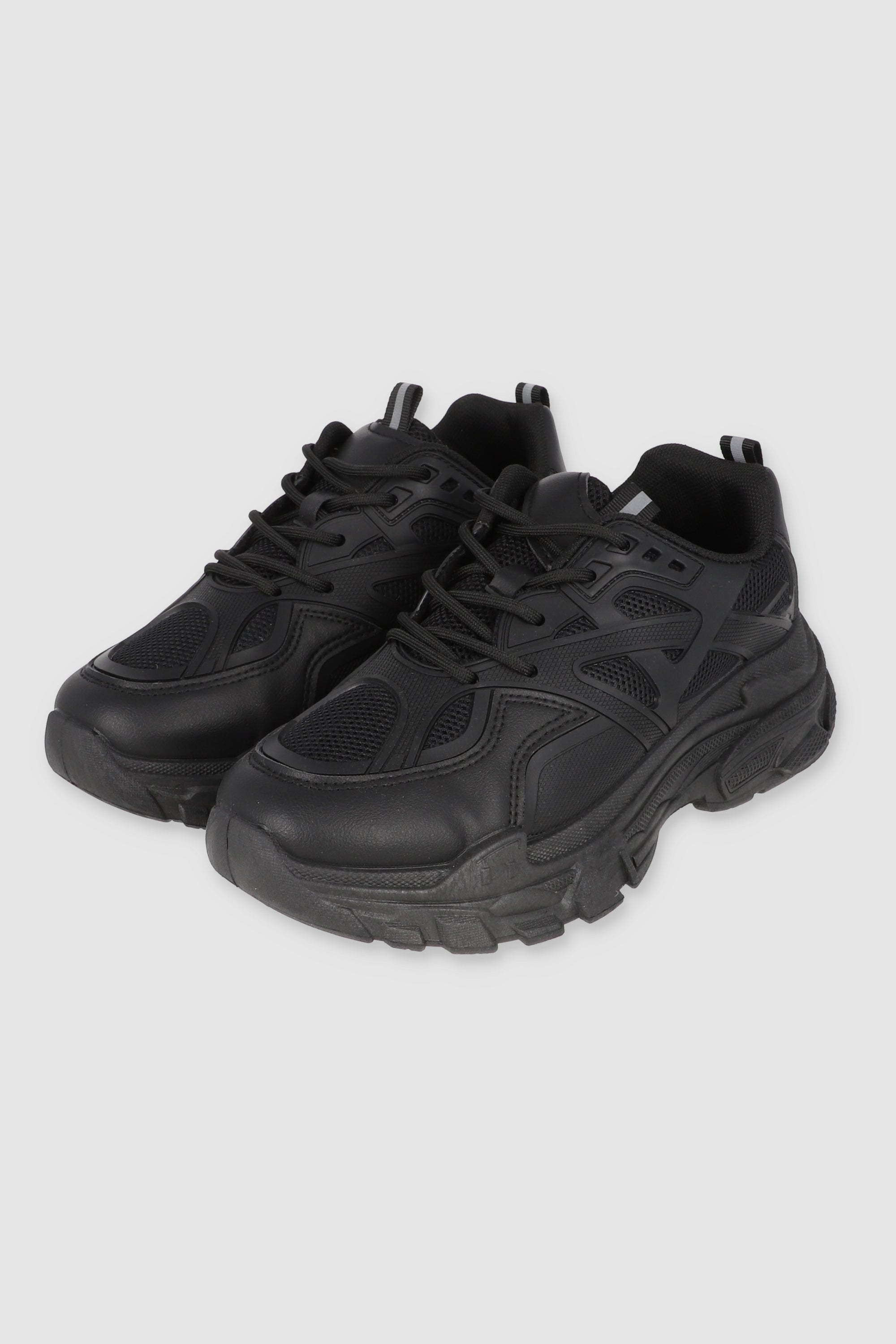 Tenis runner materiales contraste NEGRO