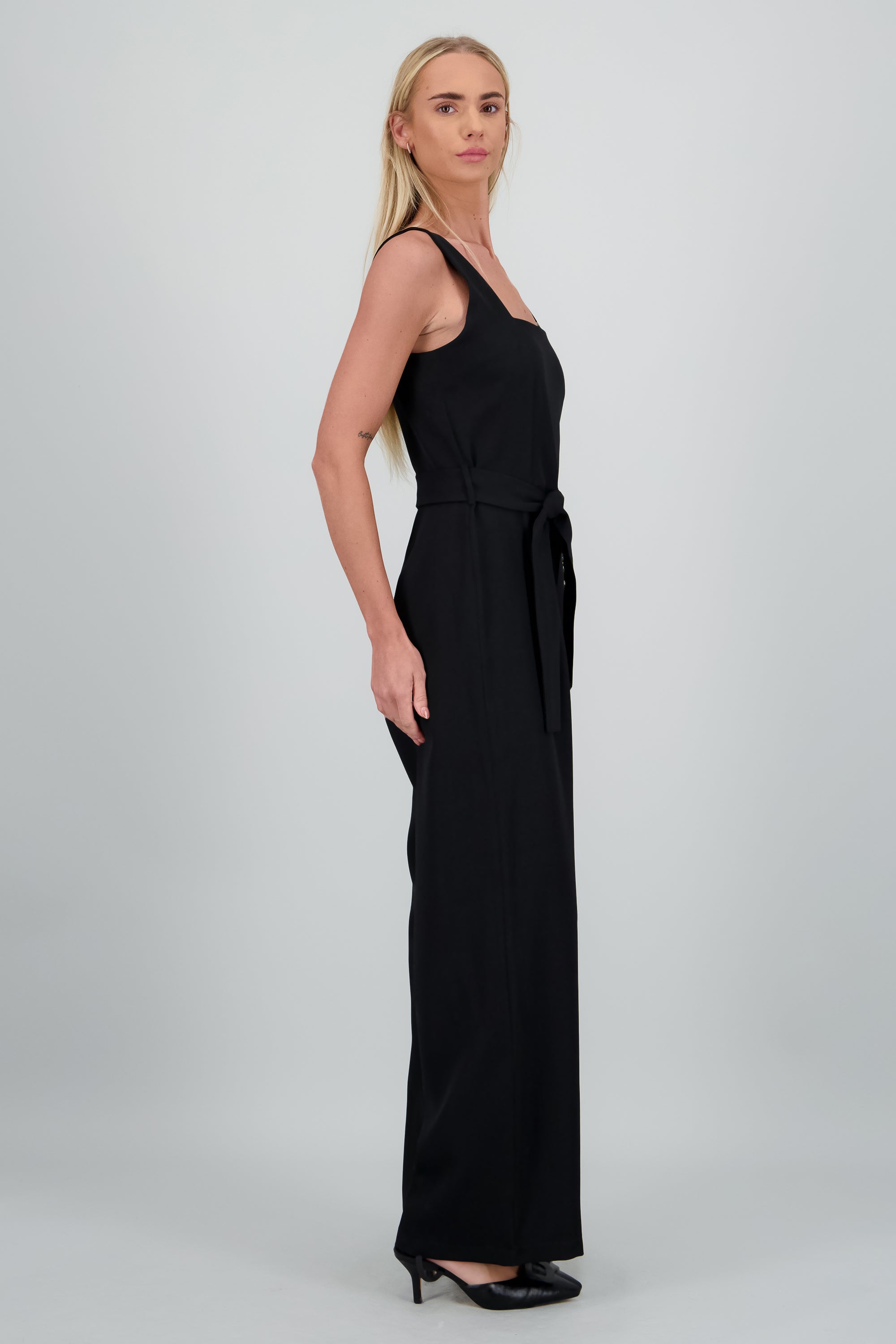 Jumpsuit tirantes detalle cinturon NEGRO
