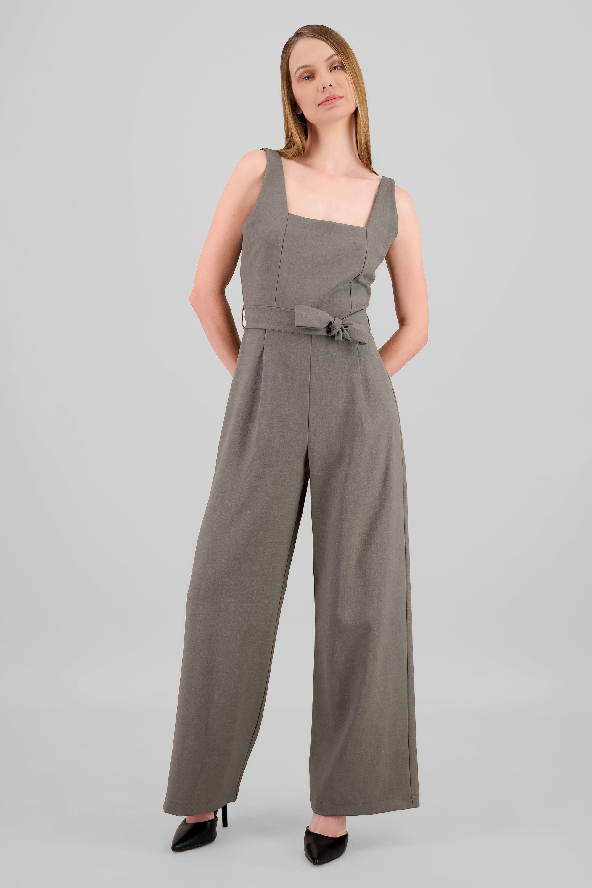 Jumpsuit tirantes detalle cinturon GRIS