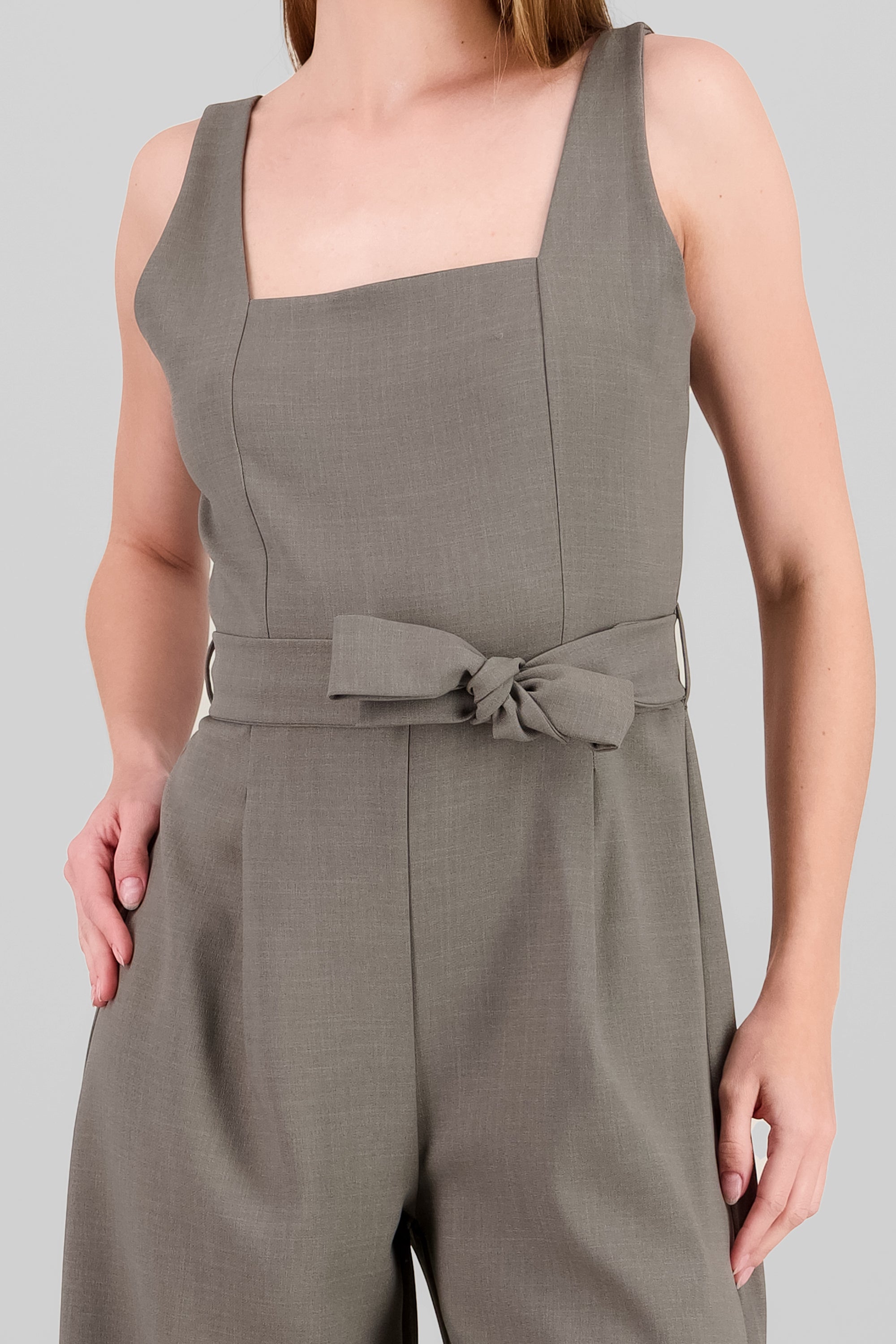 Jumpsuit tirantes detalle cinturon GRIS