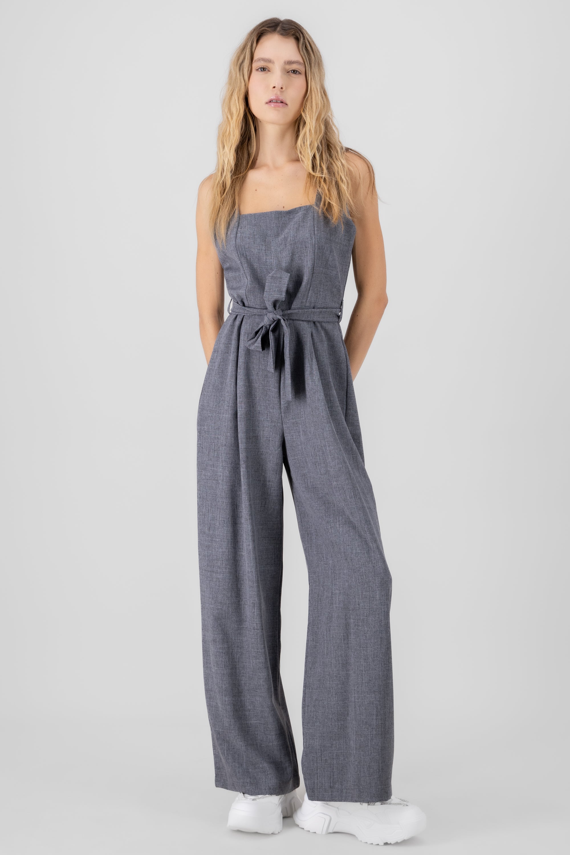 Jumpsuit tirantes detalle cinturon GRIS JASPE