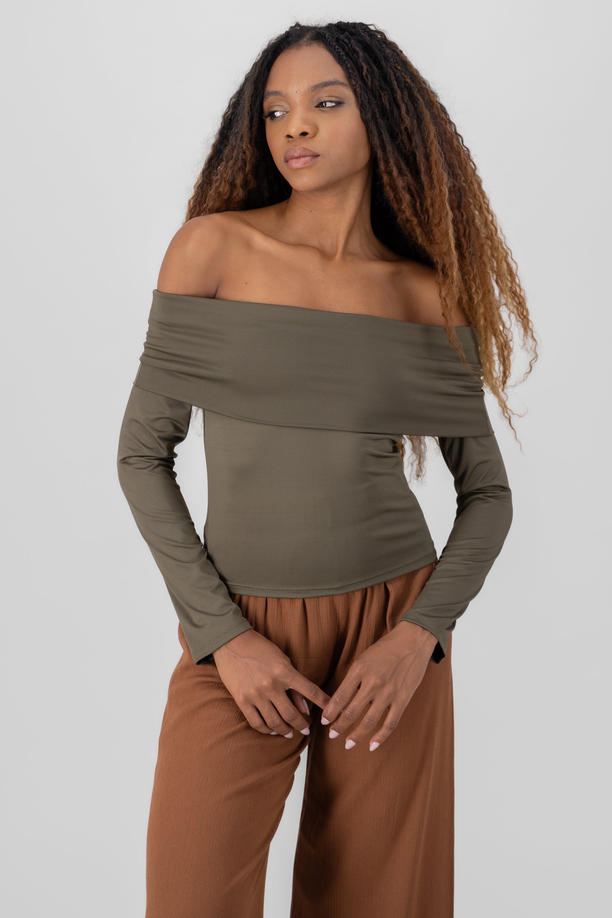 Blusa off shoulder manga larga OLIVO