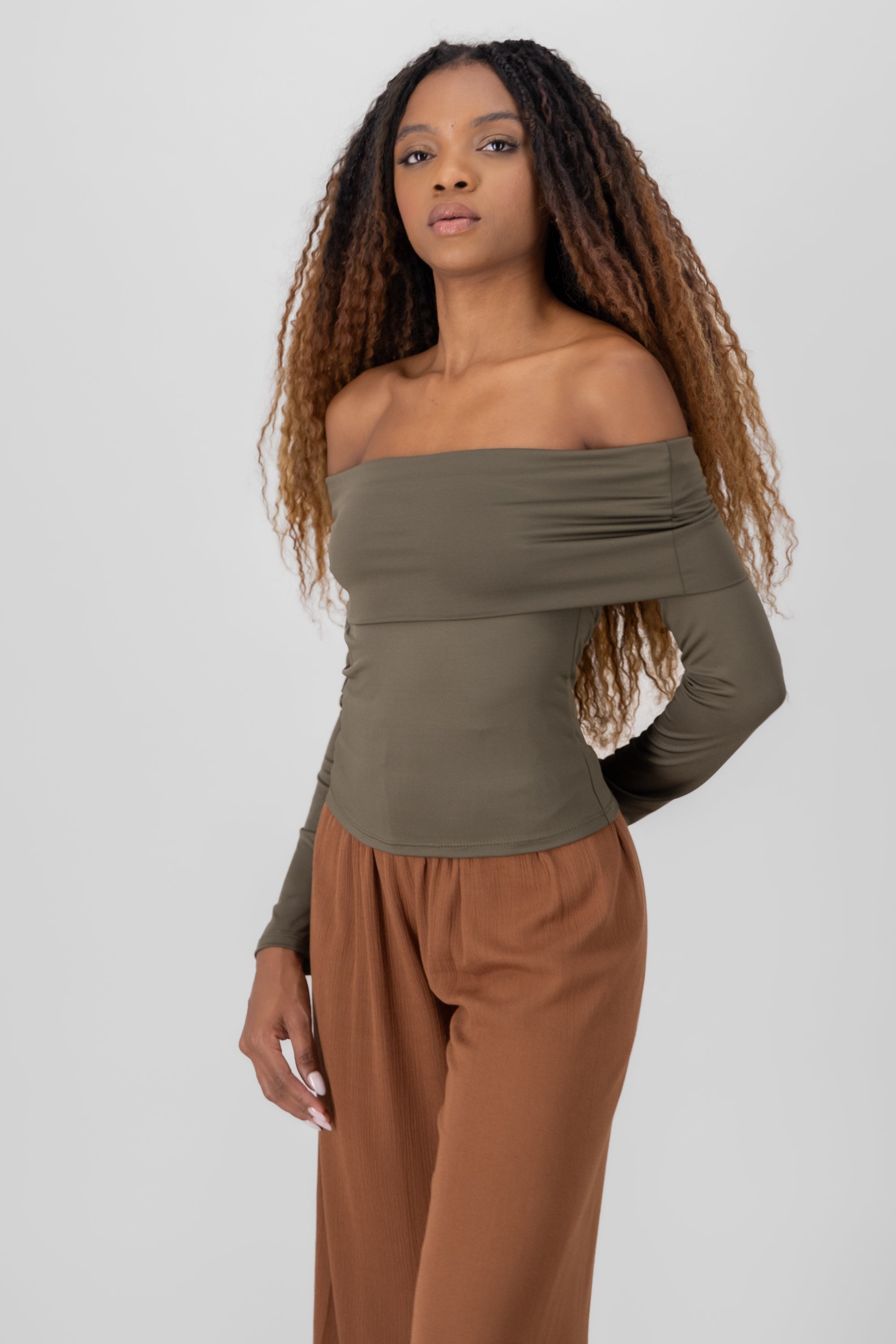 Blusa off shoulder manga larga OLIVO