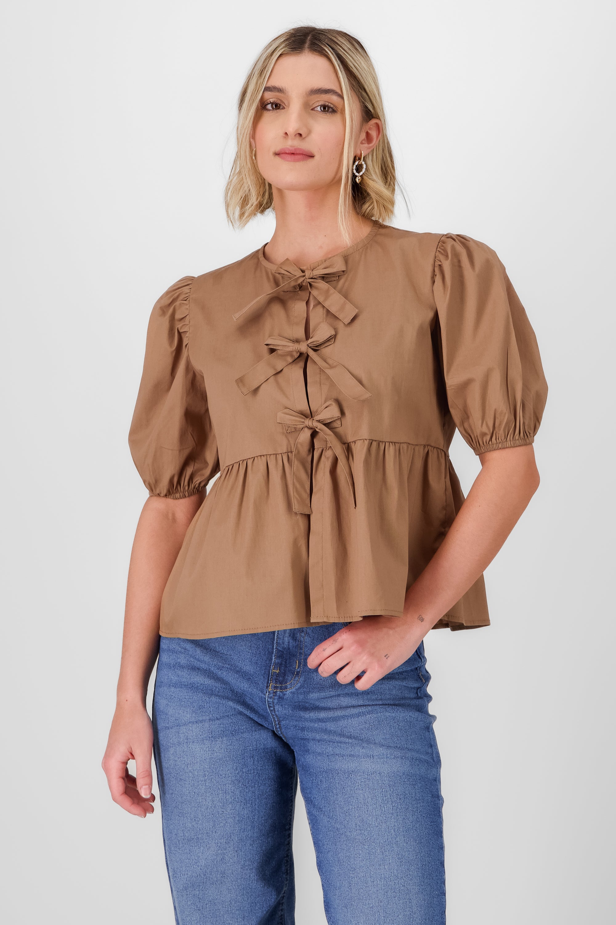 Blusa mangas abullonadas detalle moños KHAKI