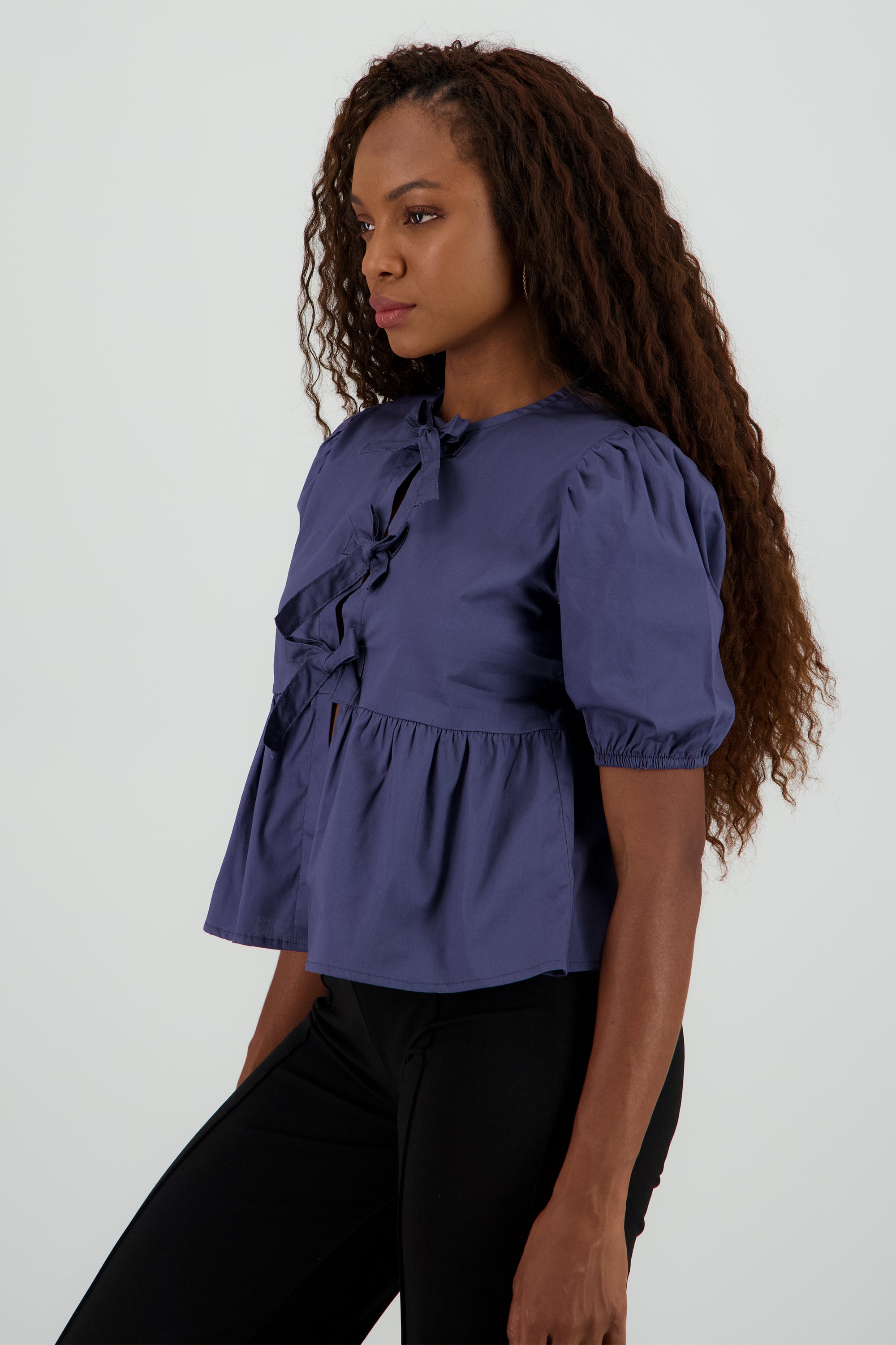 Blusa mangas abullonadas detalle moños INDIGO