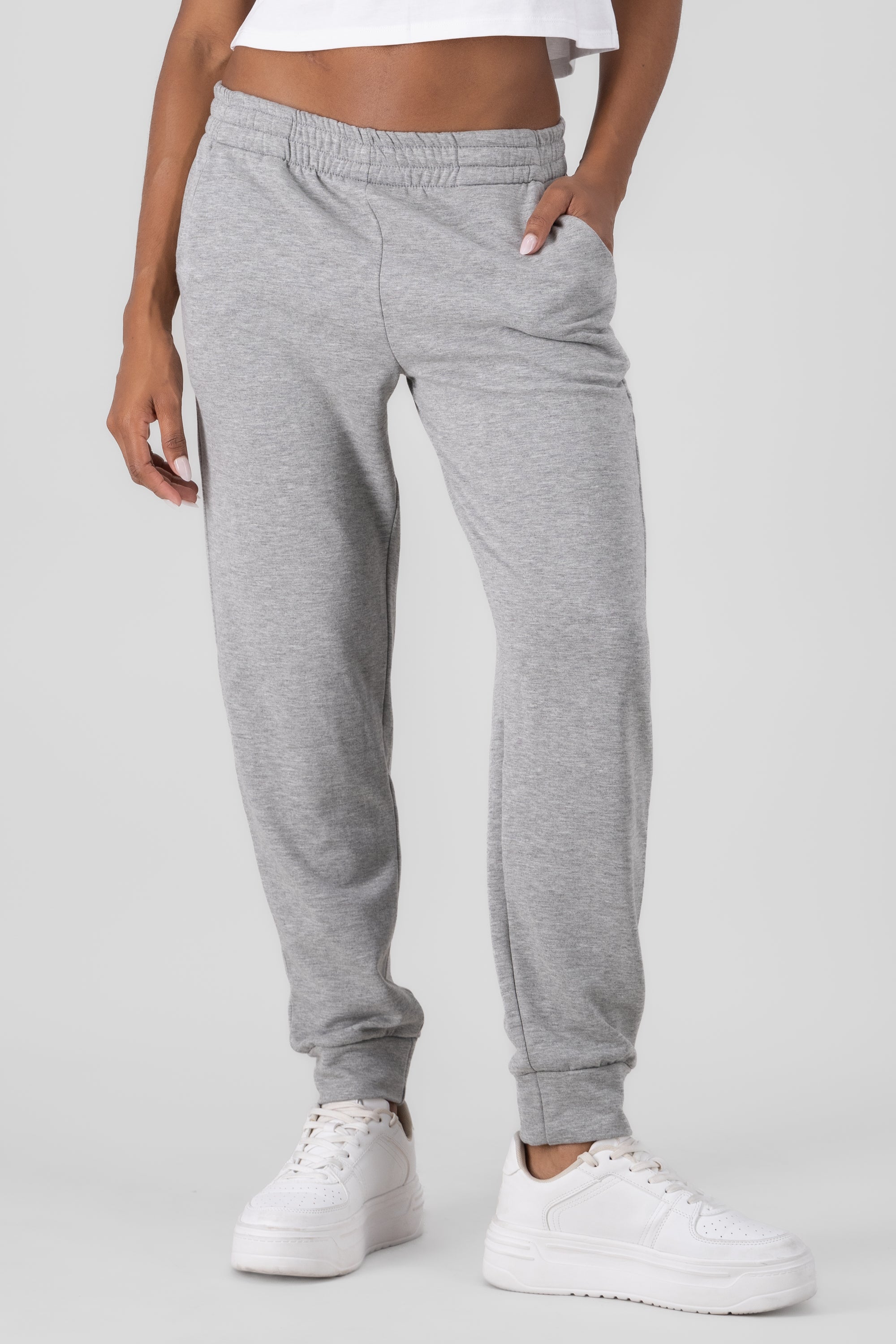 Jogger liso con bolsas GRIS JASPE