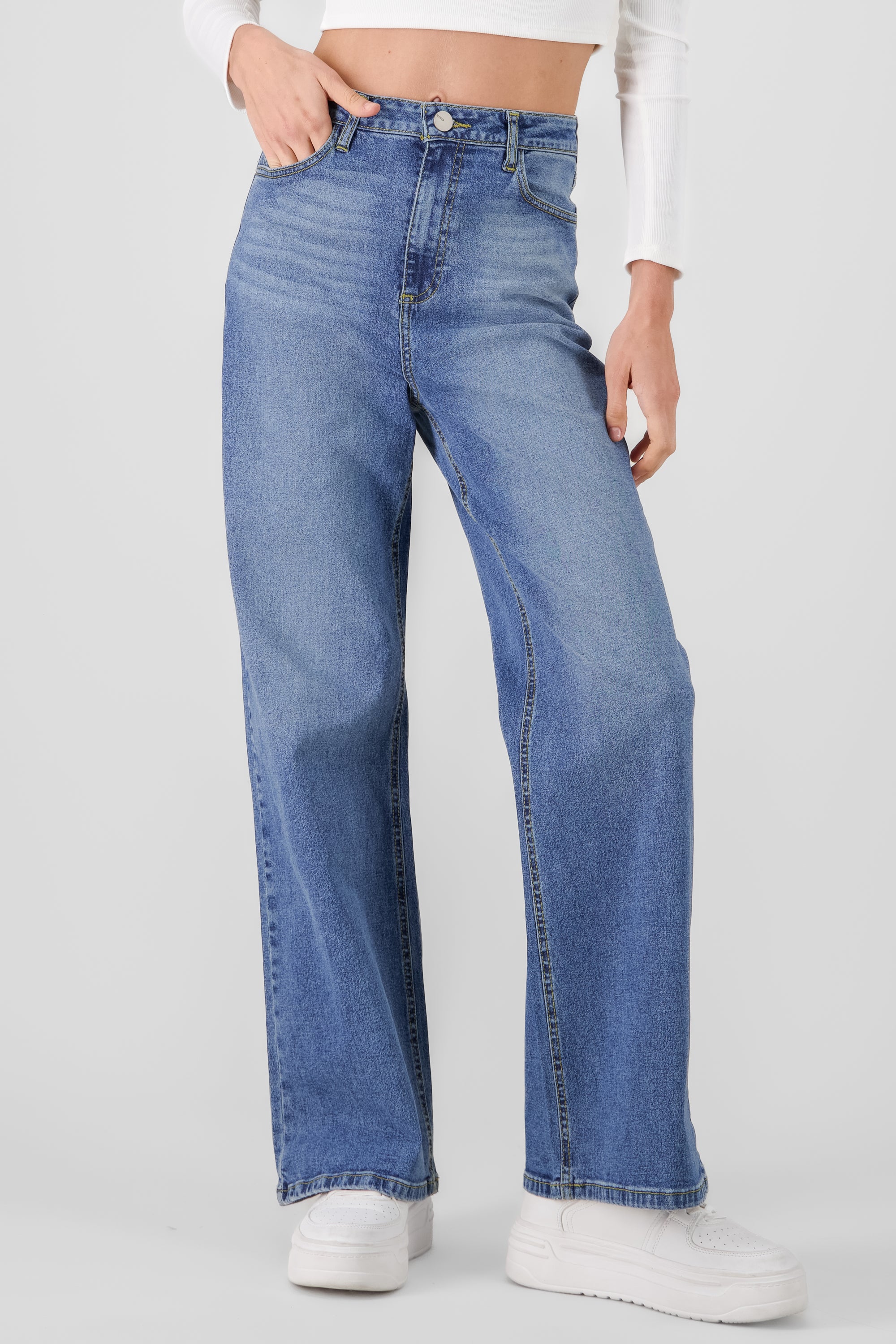 Jeans wide leg básicos MEDIUM WASH