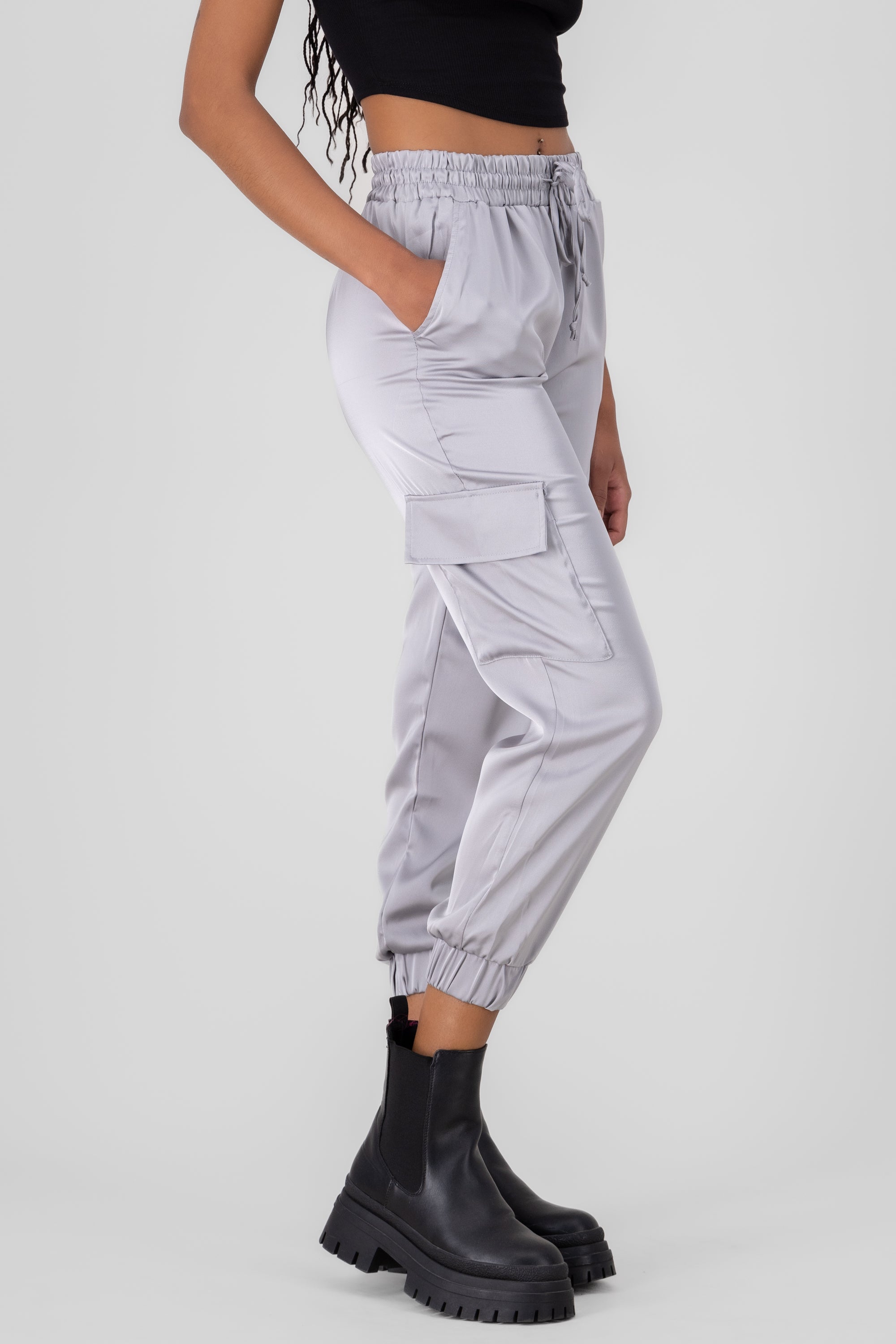 Pantalon jogger con bolsas cargo lisos PLATA