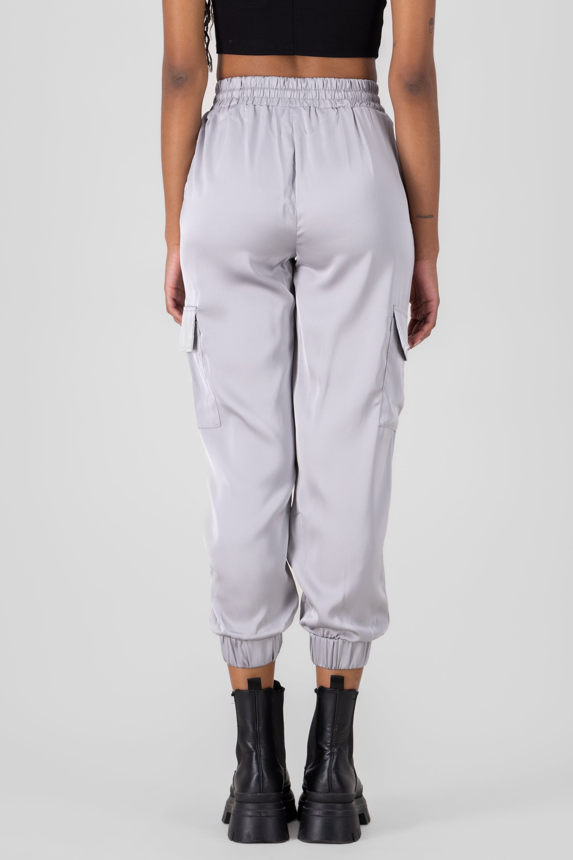 Pantalon jogger con bolsas cargo lisos PLATA