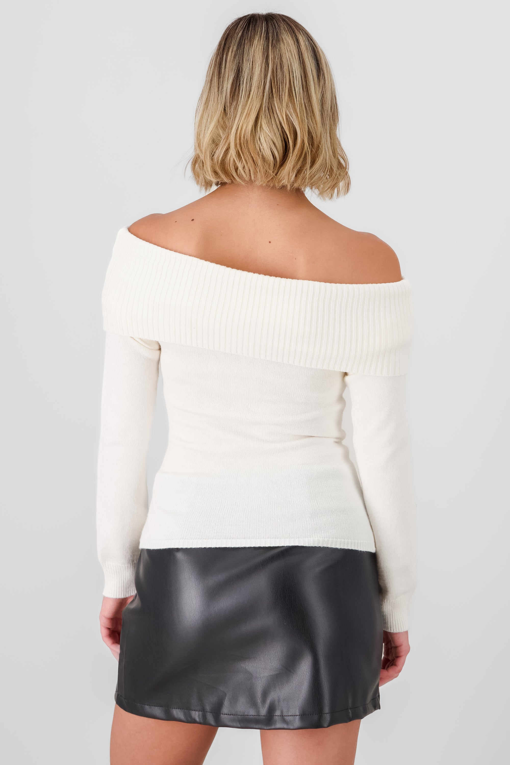 Sueter off shoulder tejido HUESO