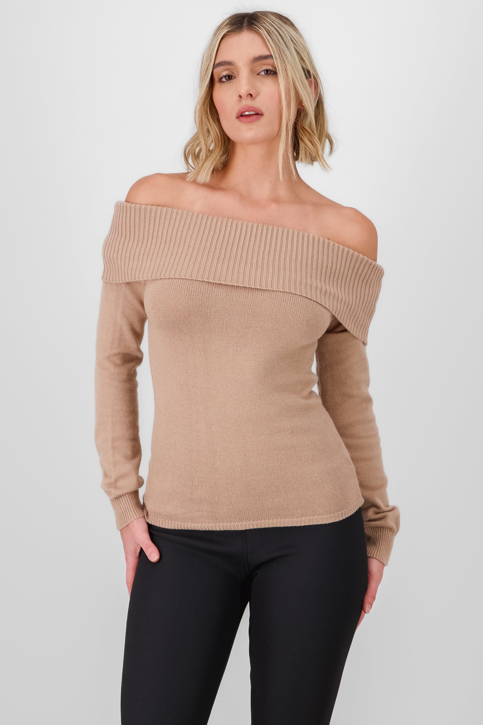 Sueter off shoulder tejido KHAKI