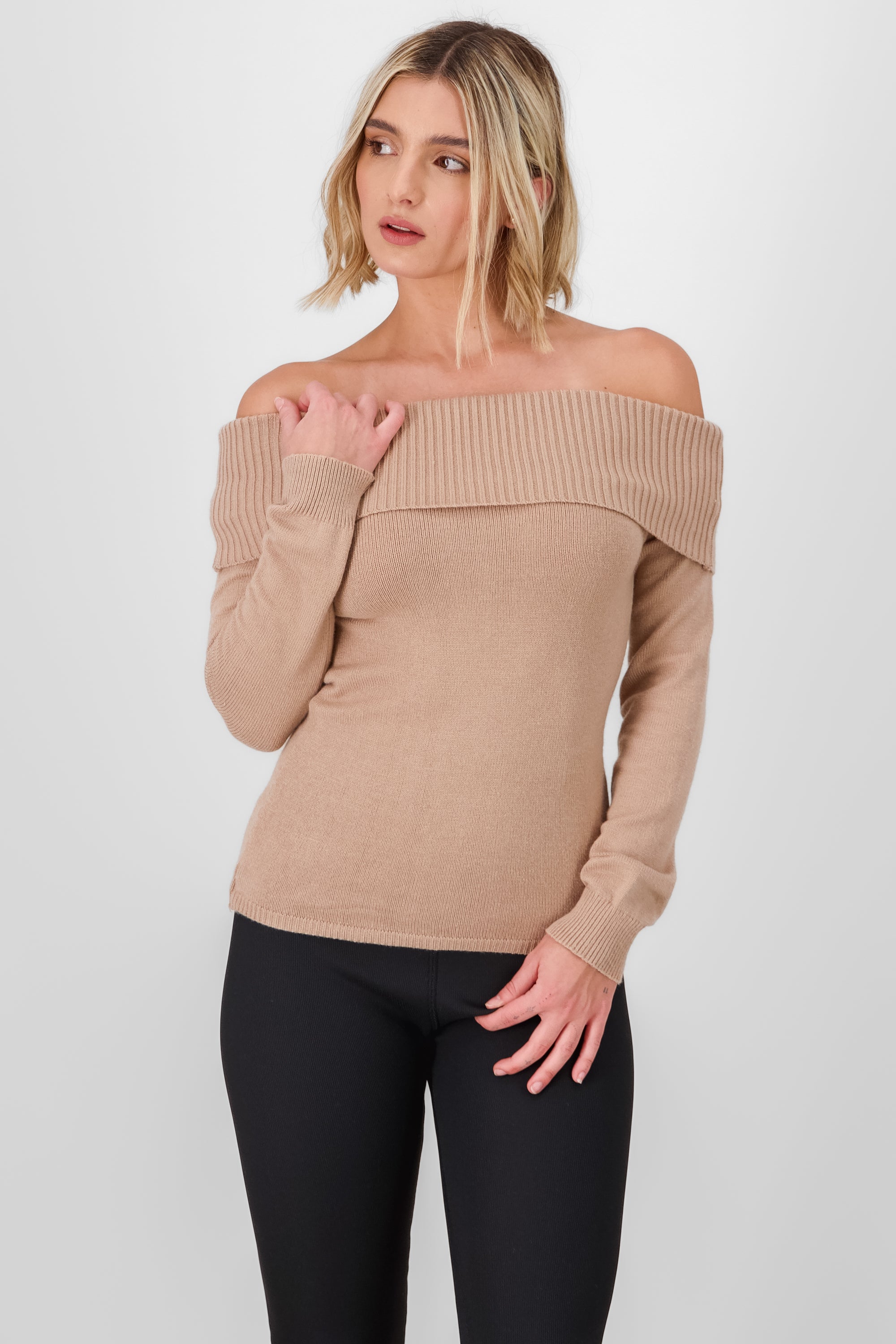 Sueter off shoulder tejido KHAKI