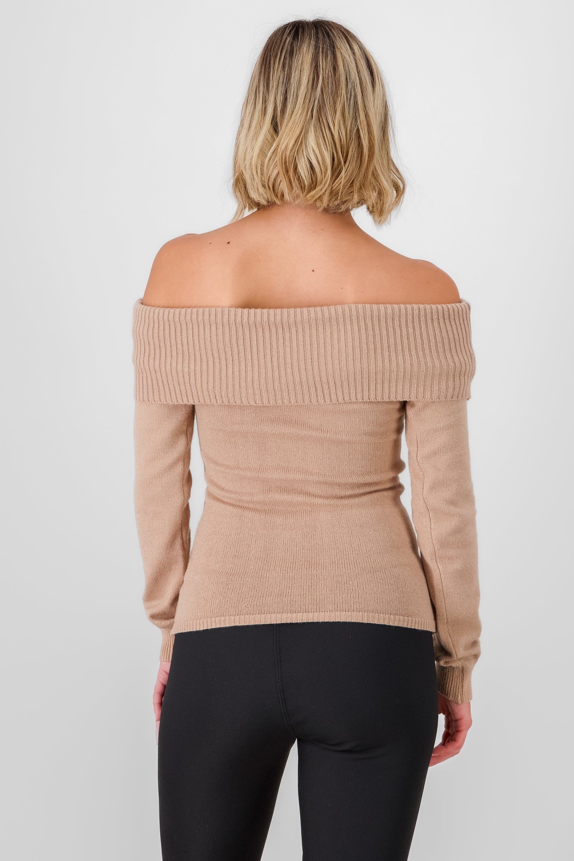 Sueter off shoulder tejido KHAKI