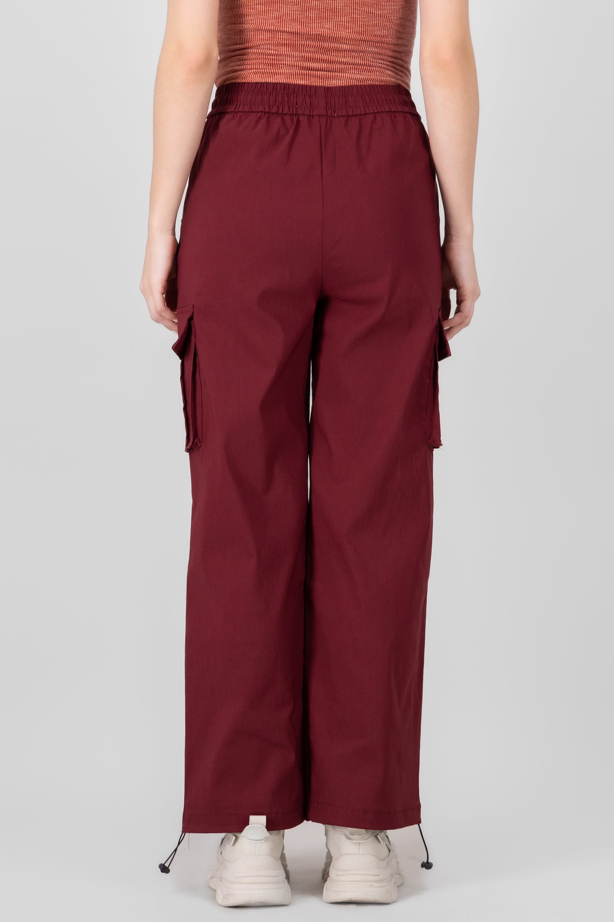 Pantalones parachute con bolsas cargo VINO