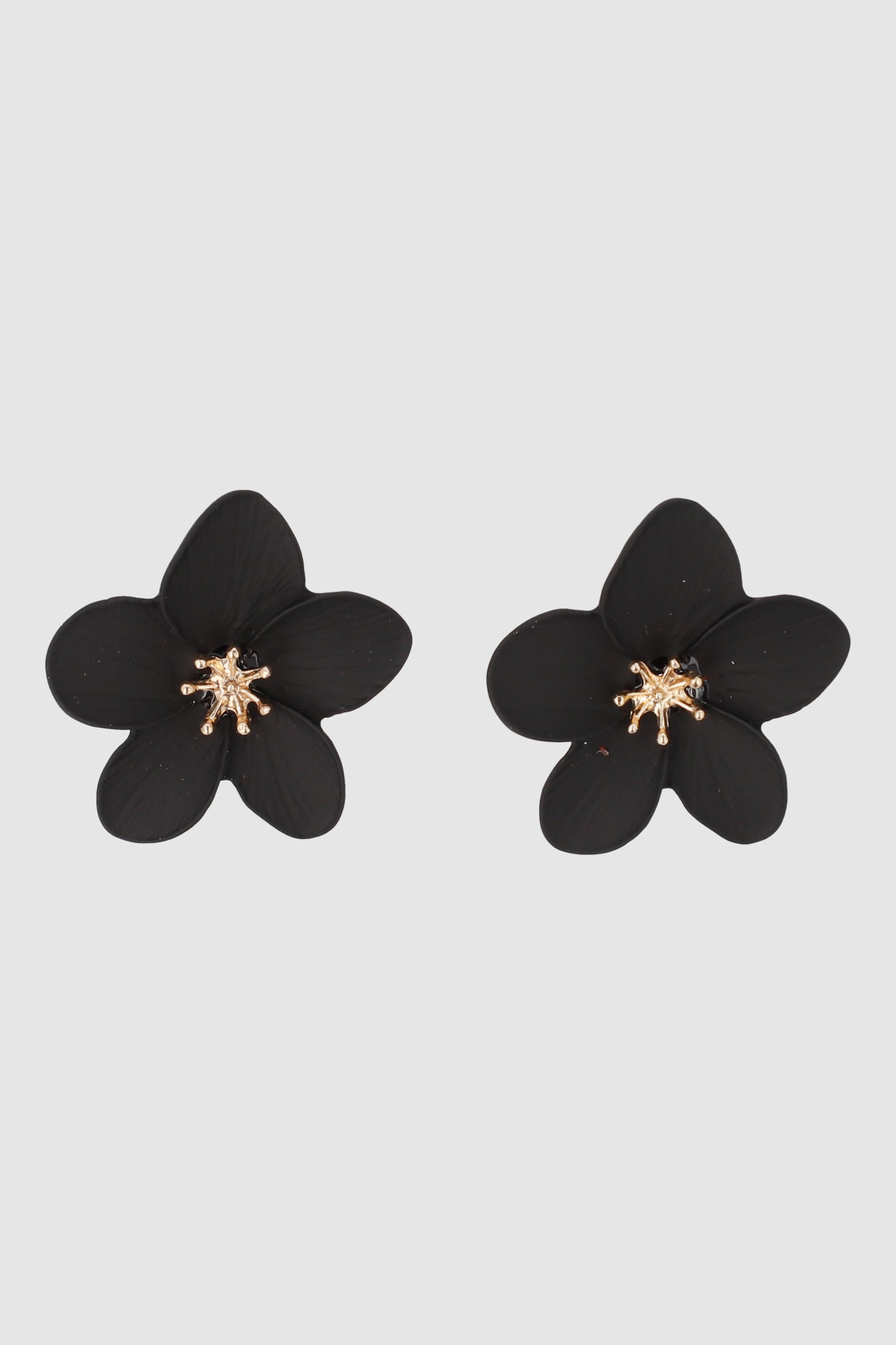 ARETES FLOR COLOR NEGRO