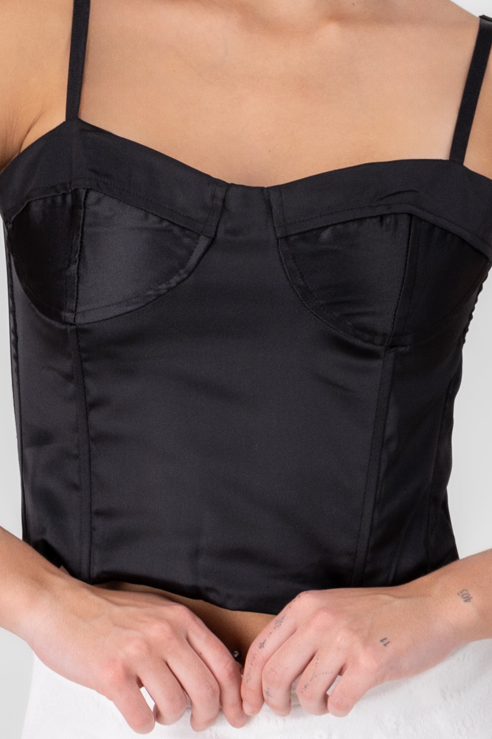 Blusa corset satin con varillas NEGRO