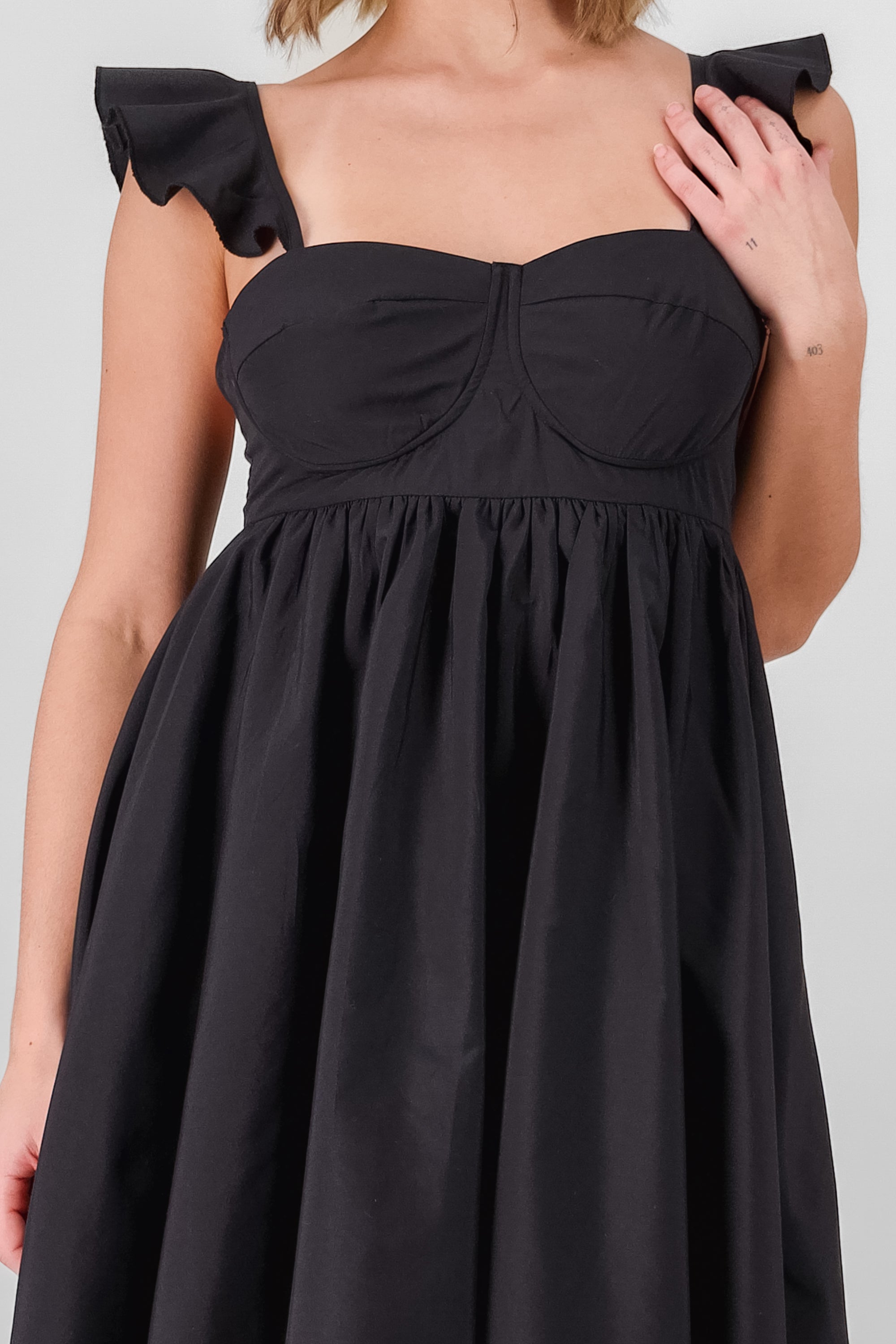 Vestido mini con detalle en tirantes NEGRO