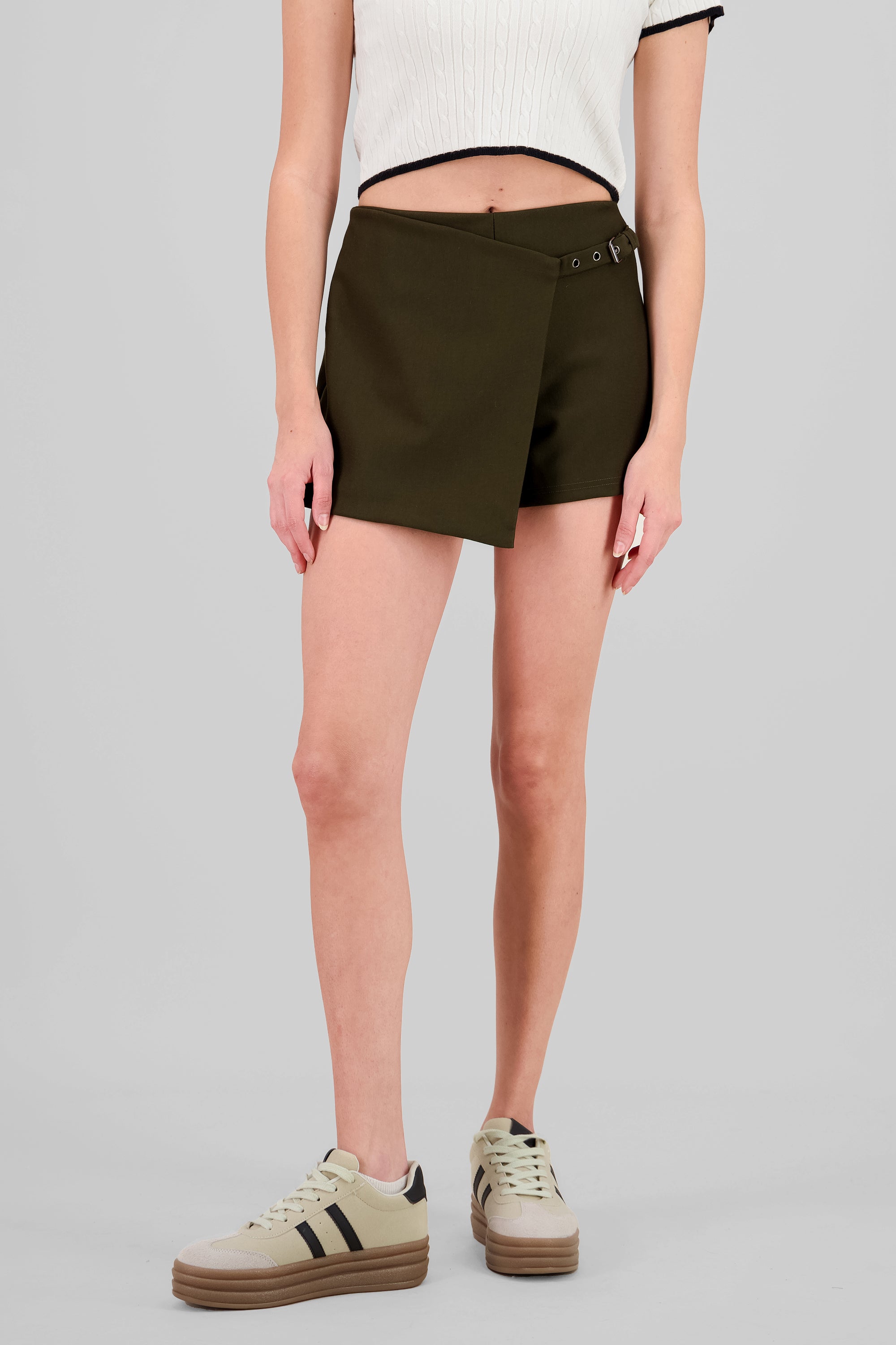 Falda short detalle cinturon OLIVO