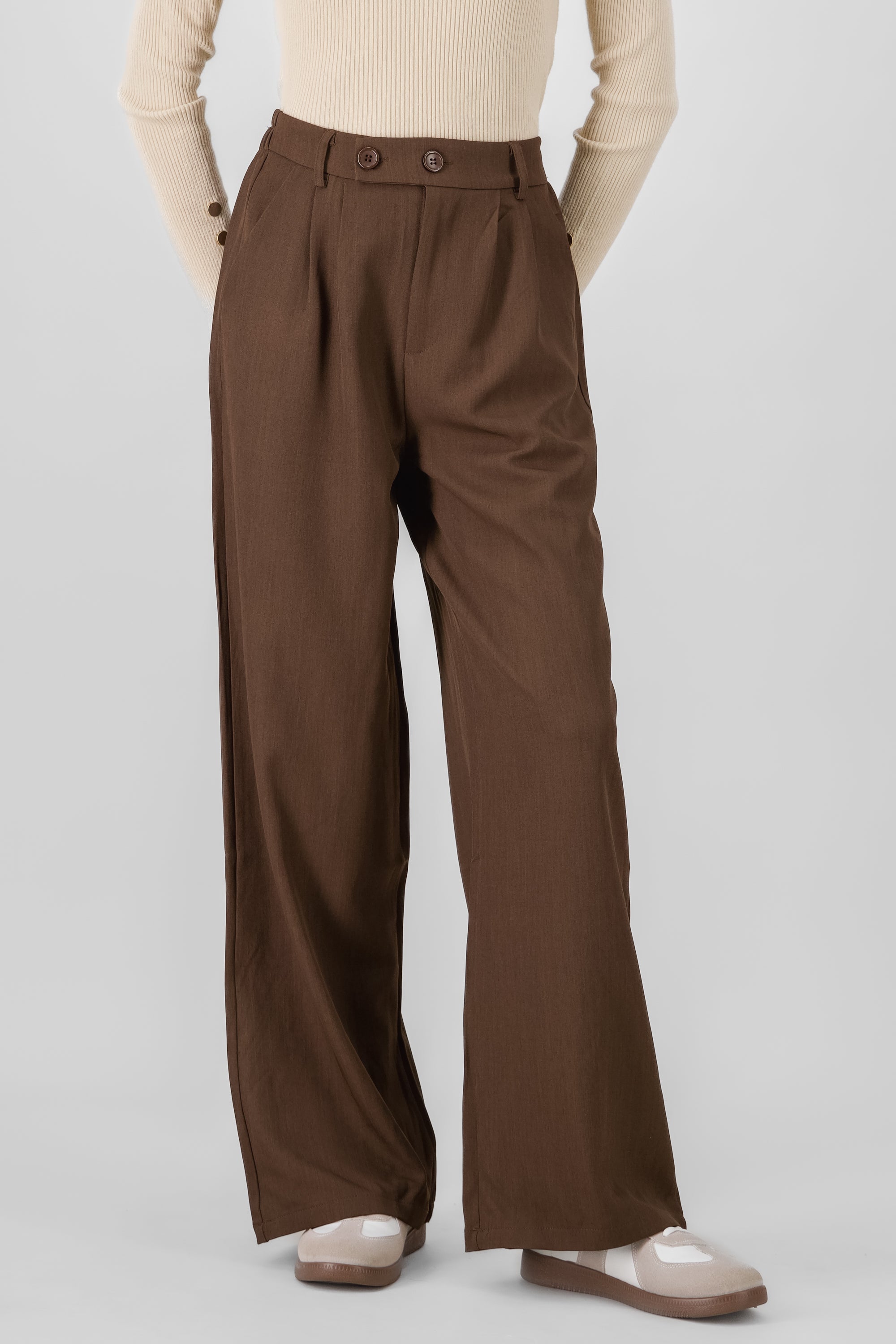 Pantalon amplio detalle doble boton CAFE