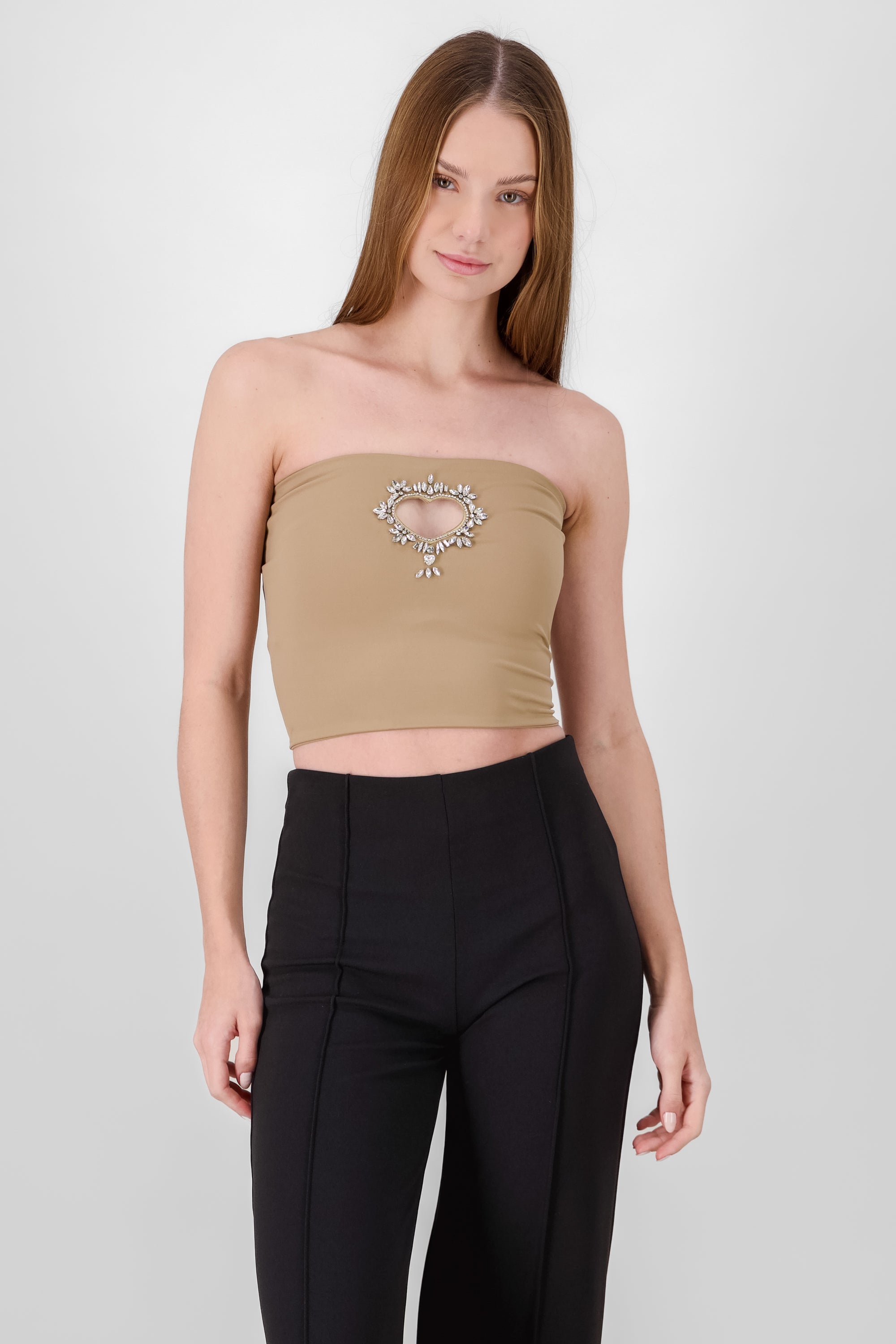 Top liso detalle corazon brillos KHAKI